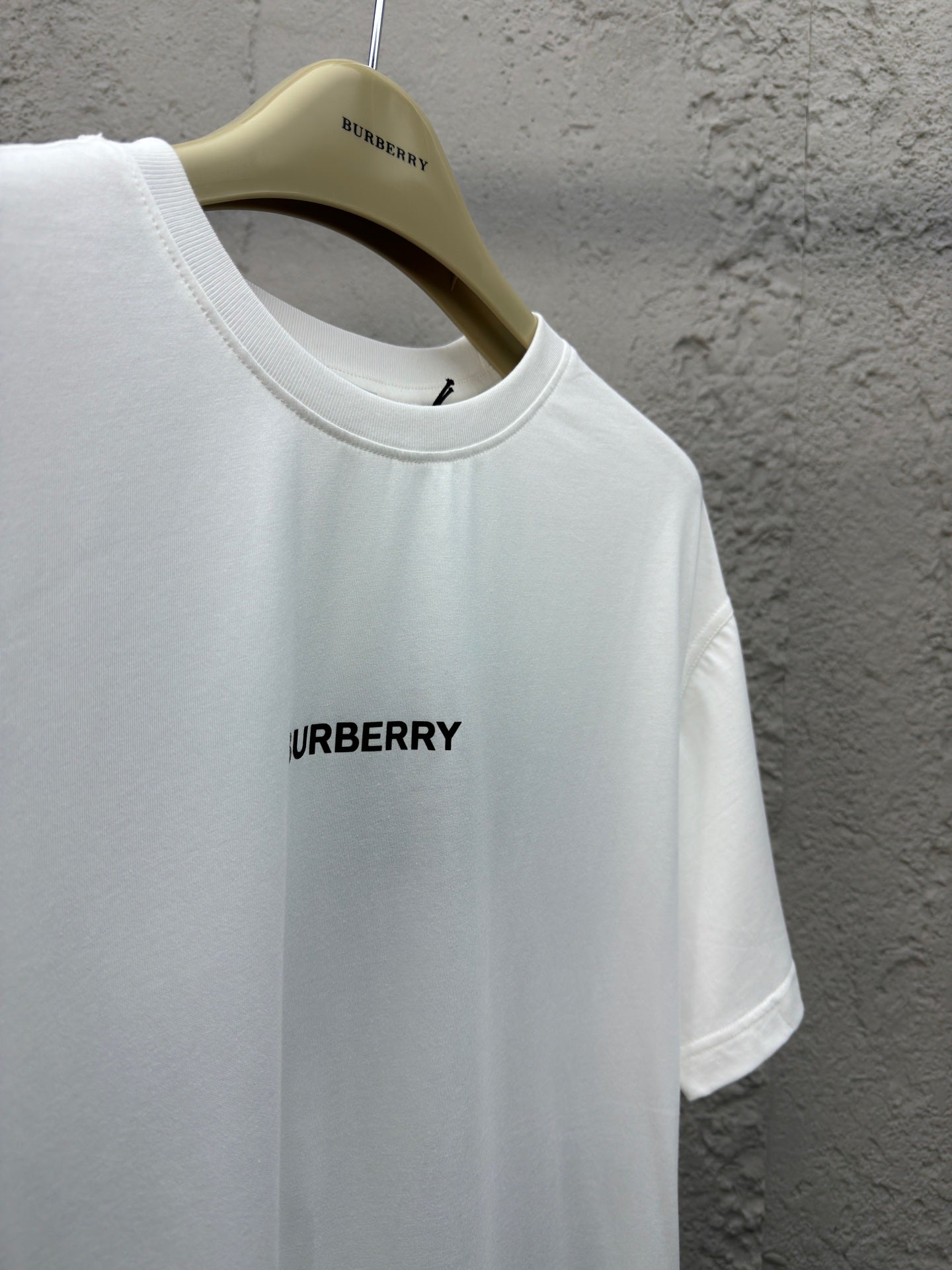 Kurze Ärmel mit aufgedrucktem Muster auf der Rückseite