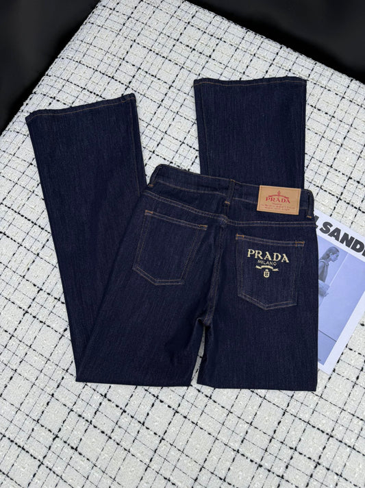 Leicht ausgestellte Jeans