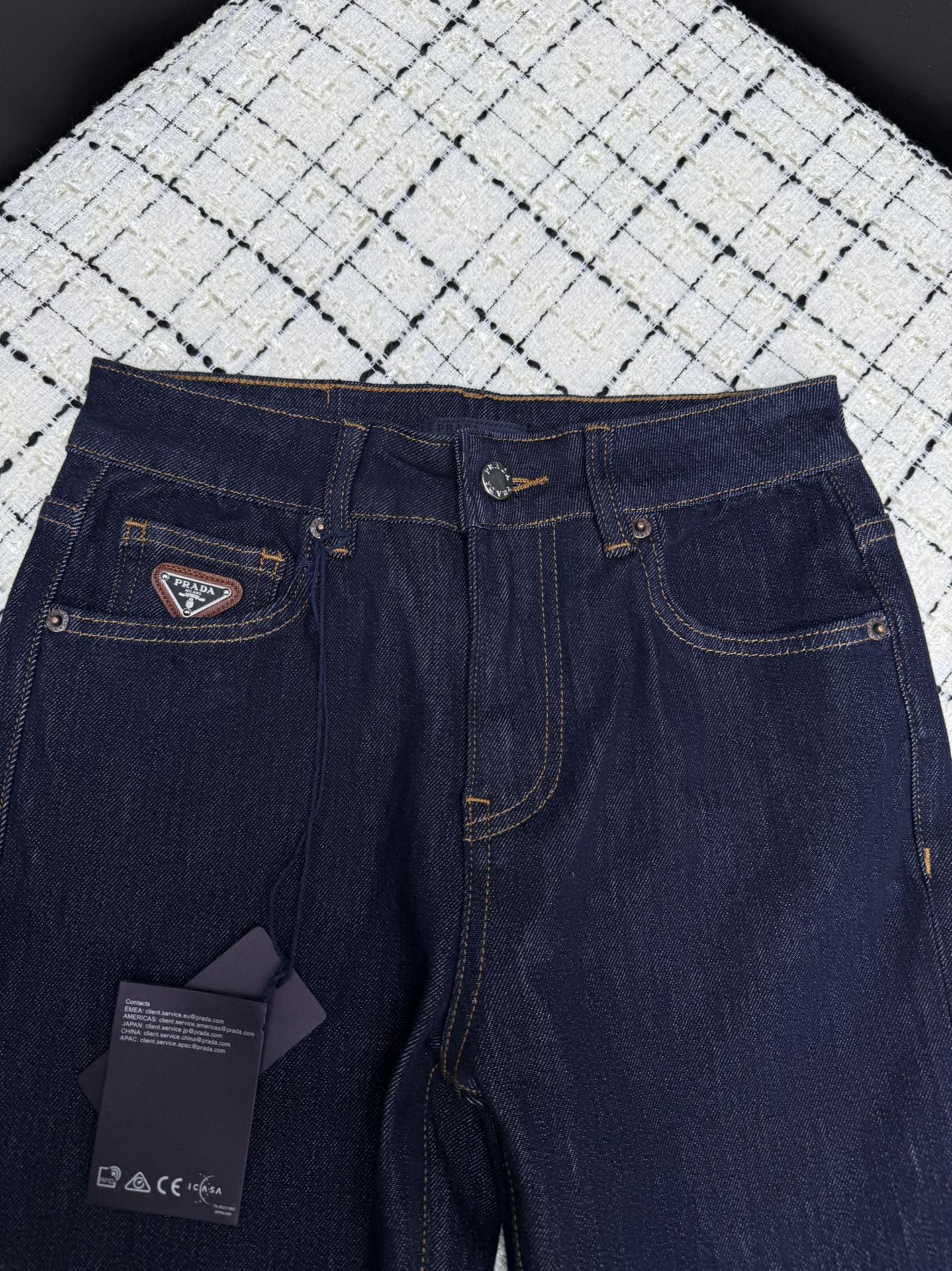 Leicht ausgestellte Jeans