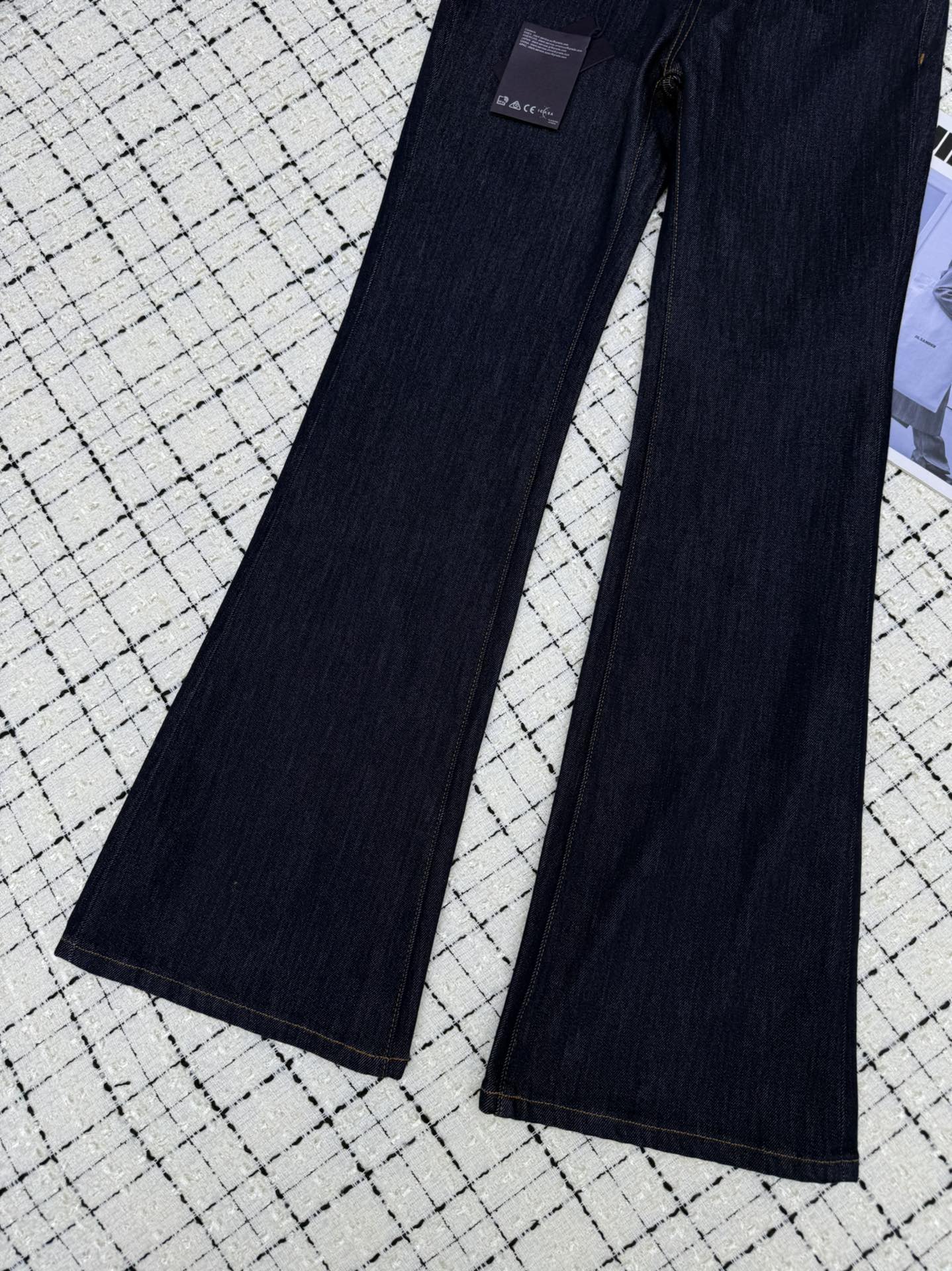 Leicht ausgestellte Jeans