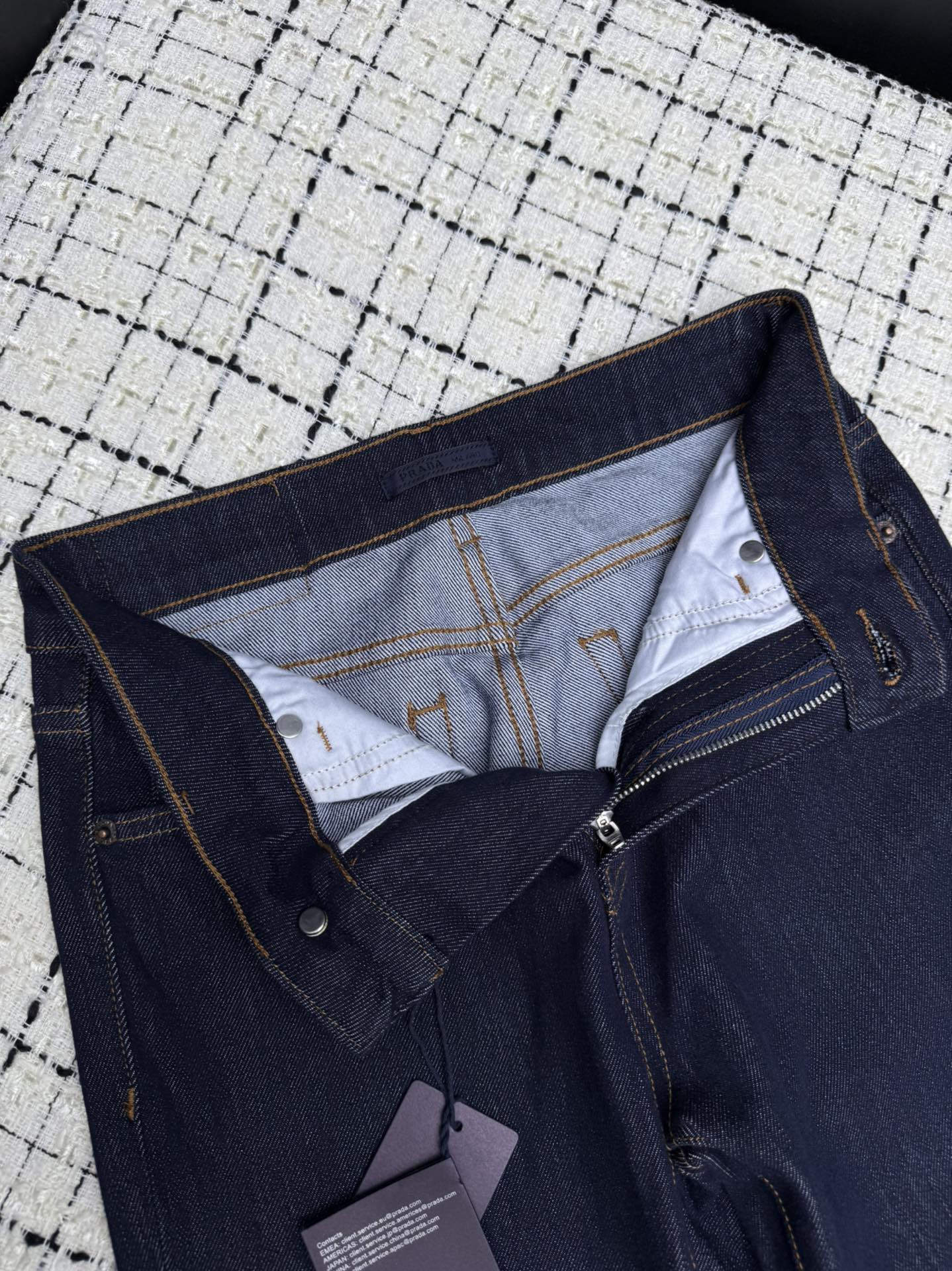 Leicht ausgestellte Jeans