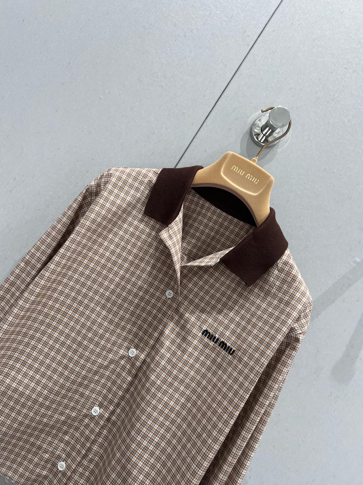 Hellblaues Sweatshirt mit Distressed-Design