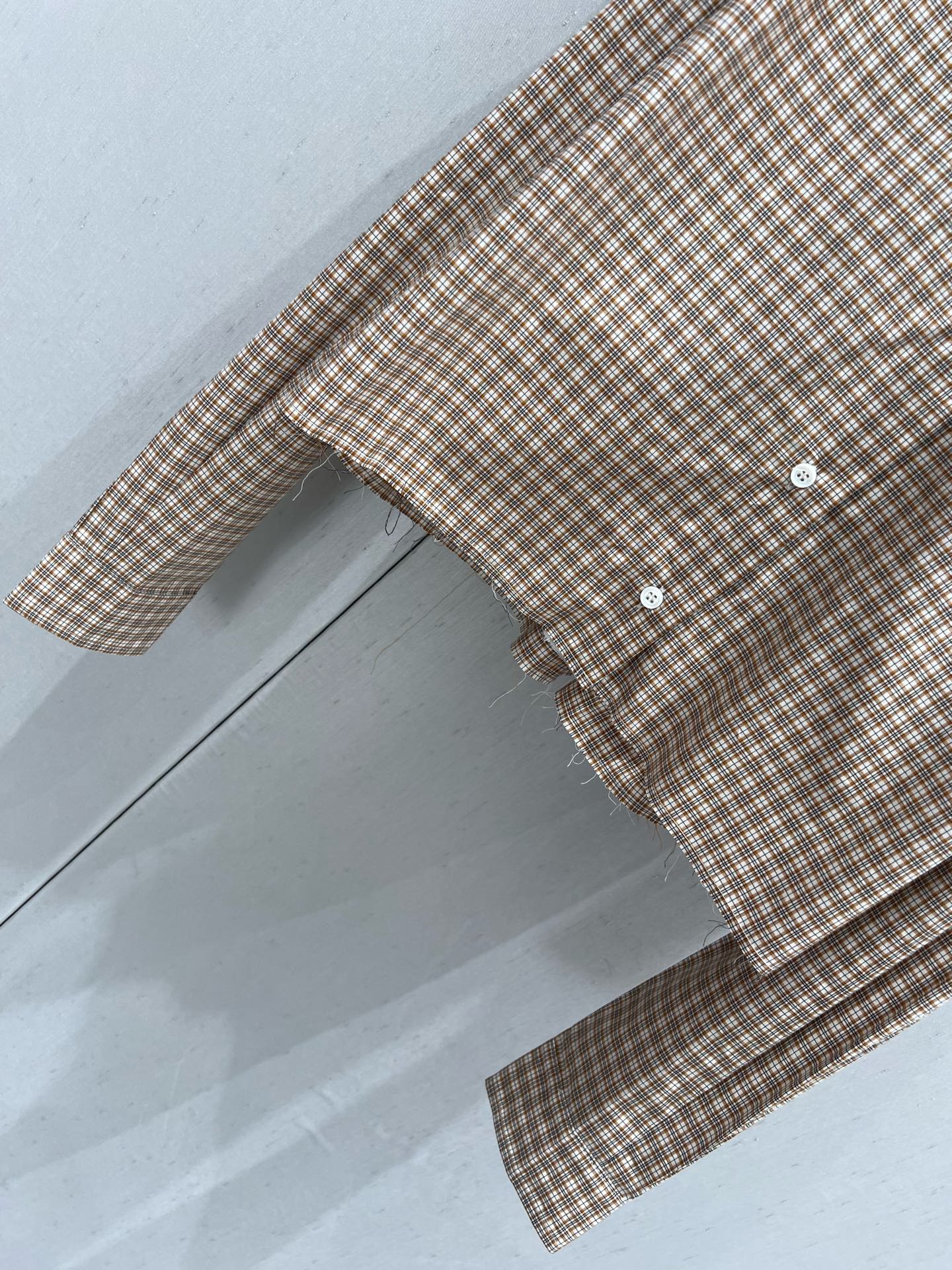 Hellblaues Sweatshirt mit Distressed-Design