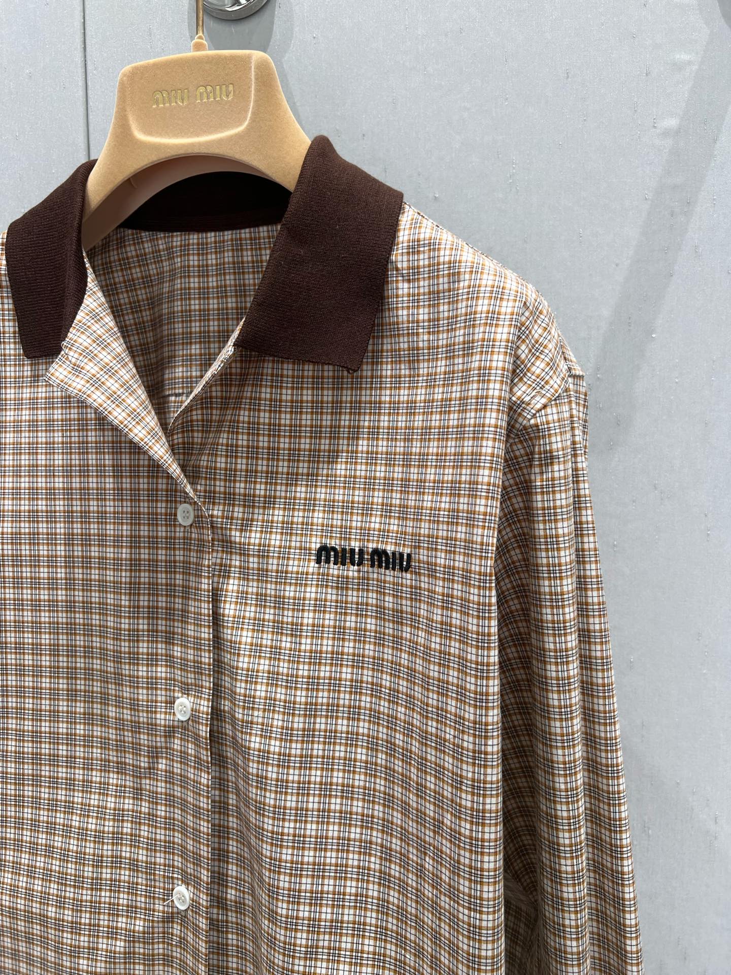 Hellblaues Sweatshirt mit Distressed-Design