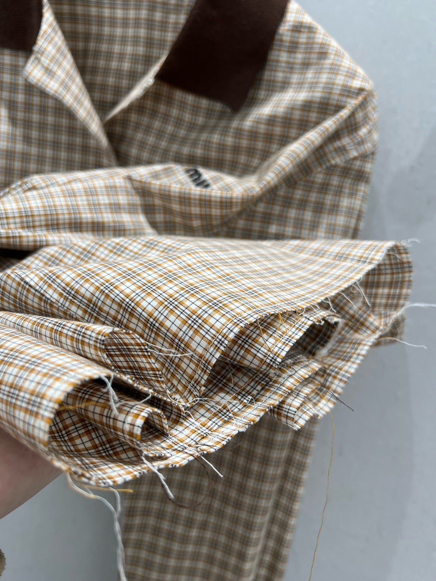 Hellblaues Sweatshirt mit Distressed-Design