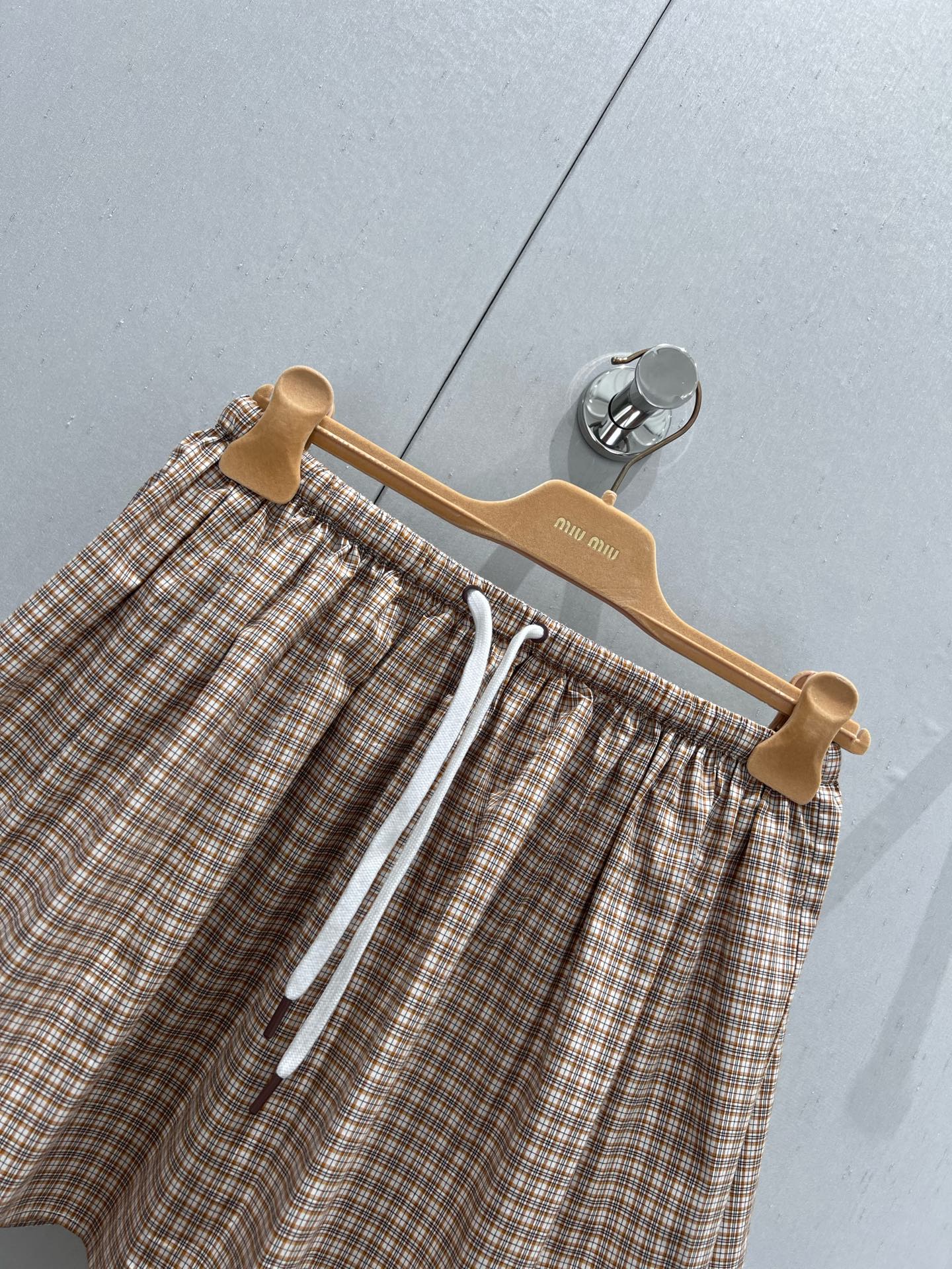 Hellblaues Sweatshirt mit Distressed-Design