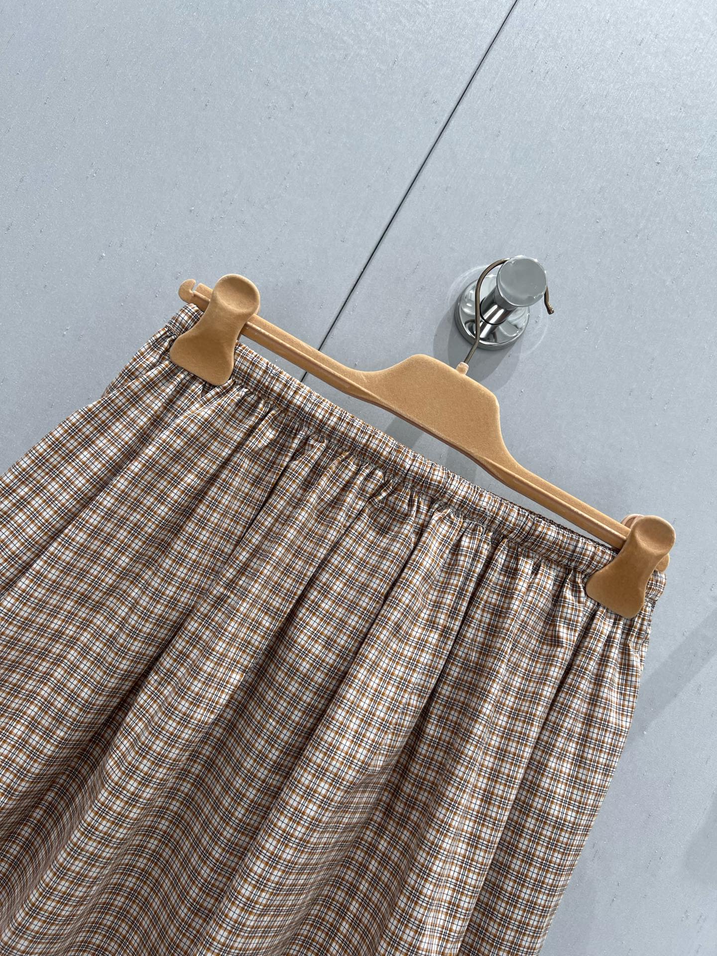 Hellblaues Sweatshirt mit Distressed-Design