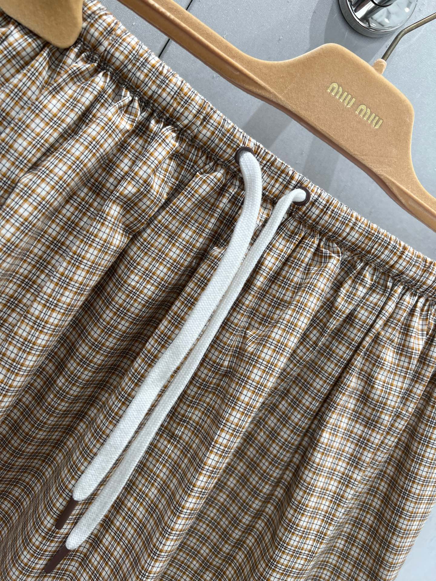 Hellblaues Sweatshirt mit Distressed-Design