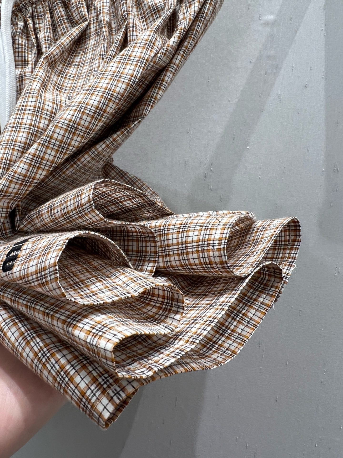 Hellblaues Sweatshirt mit Distressed-Design