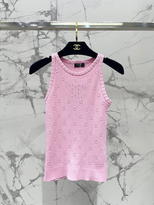 Hohlstrickweste mit Perforationen