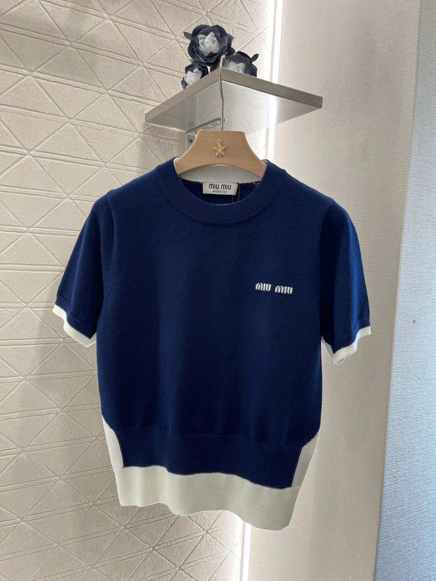 Strickoberteil mit Rundhalsausschnitt und kurzen Ärmeln