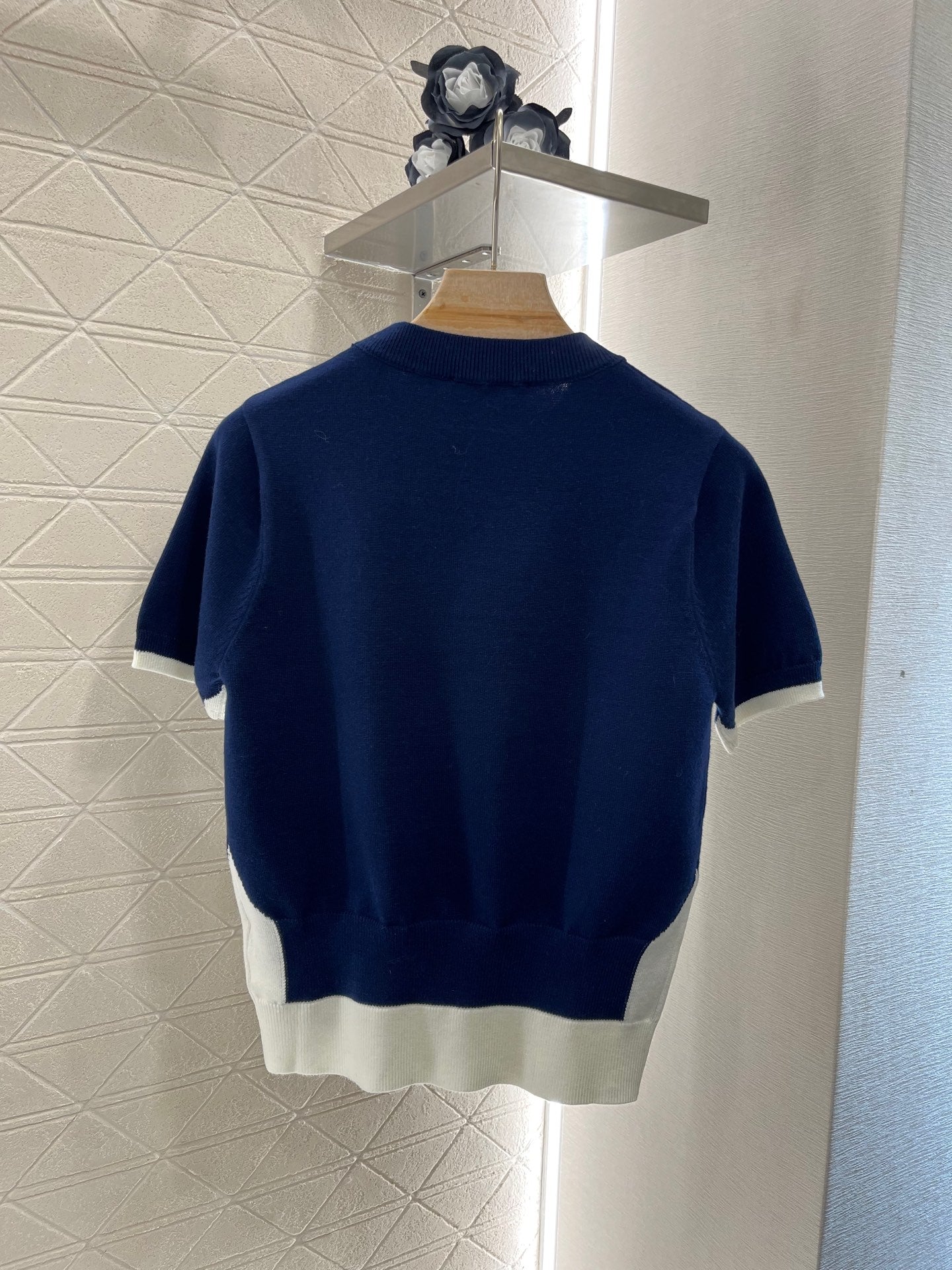 Strickoberteil mit Rundhalsausschnitt und kurzen Ärmeln