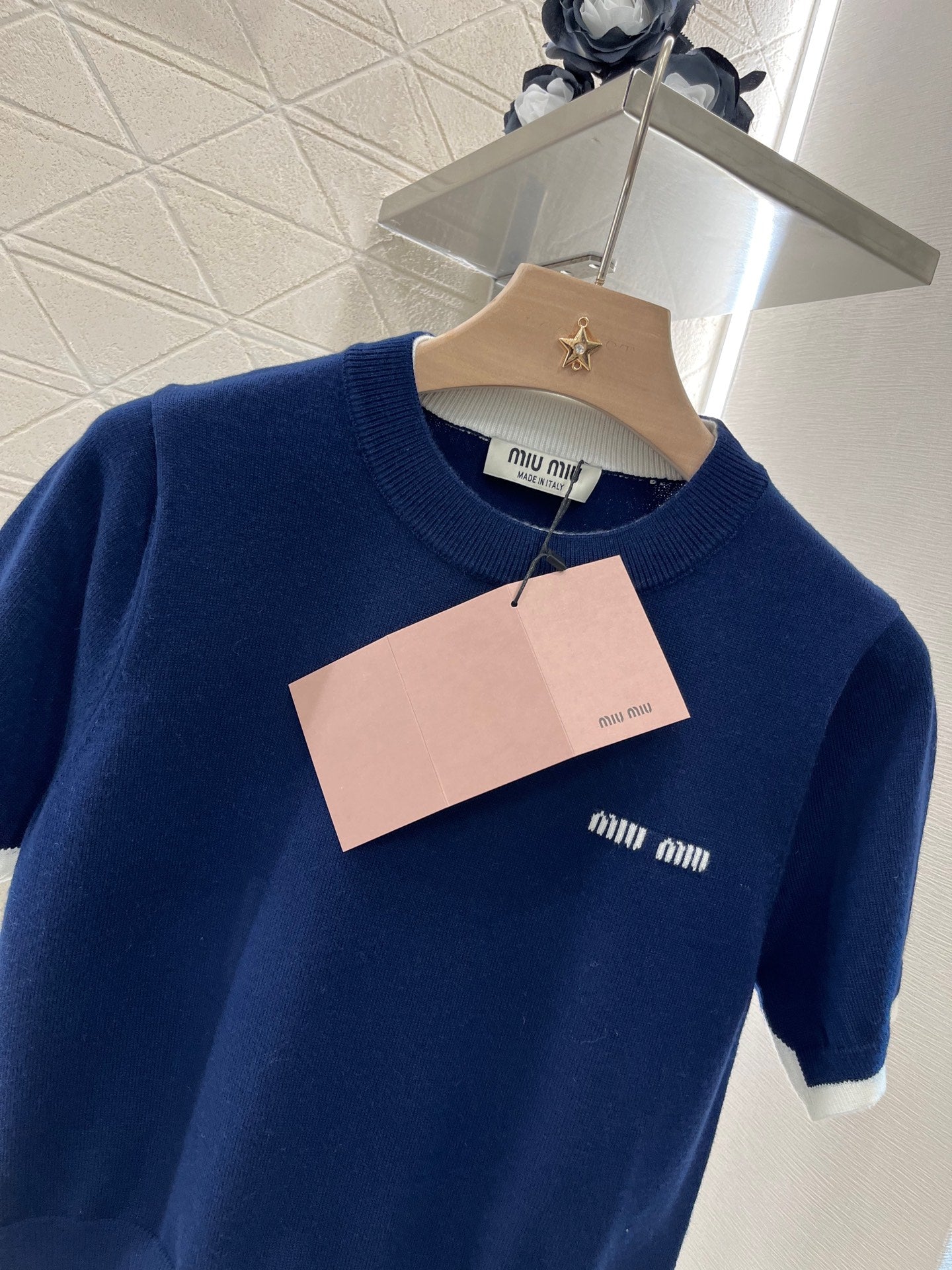 Strickoberteil mit Rundhalsausschnitt und kurzen Ärmeln