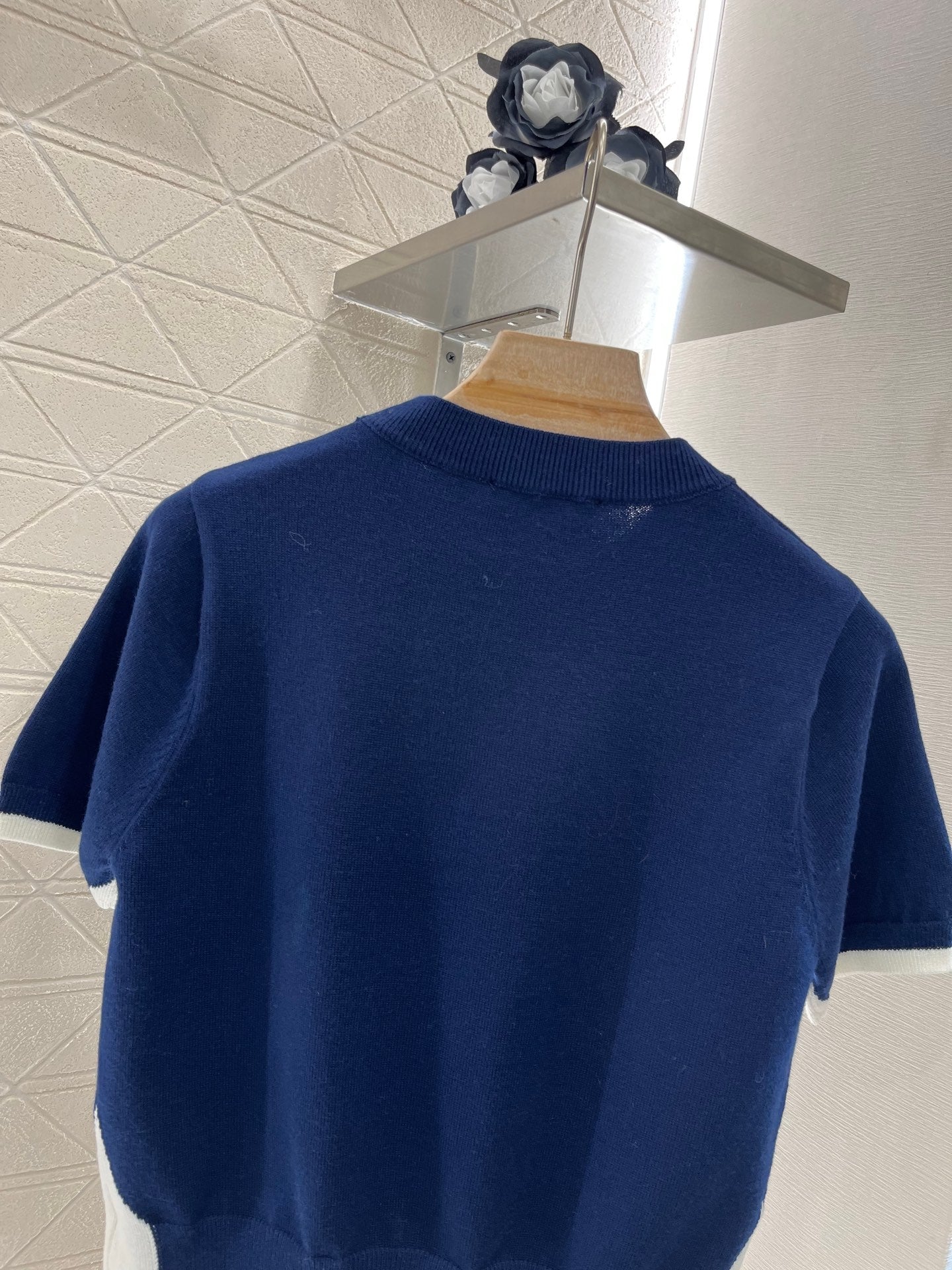 Strickoberteil mit Rundhalsausschnitt und kurzen Ärmeln