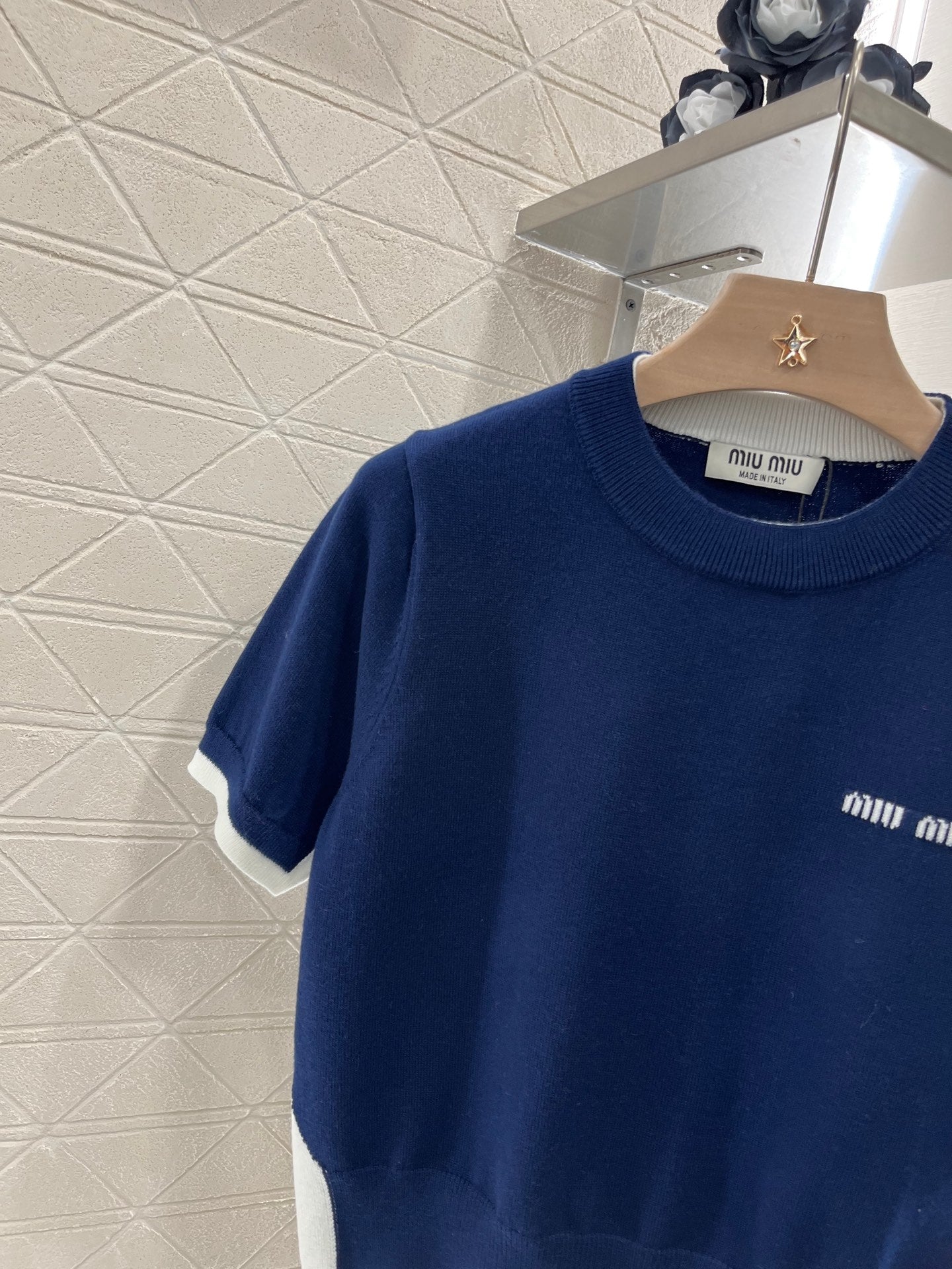 Strickoberteil mit Rundhalsausschnitt und kurzen Ärmeln