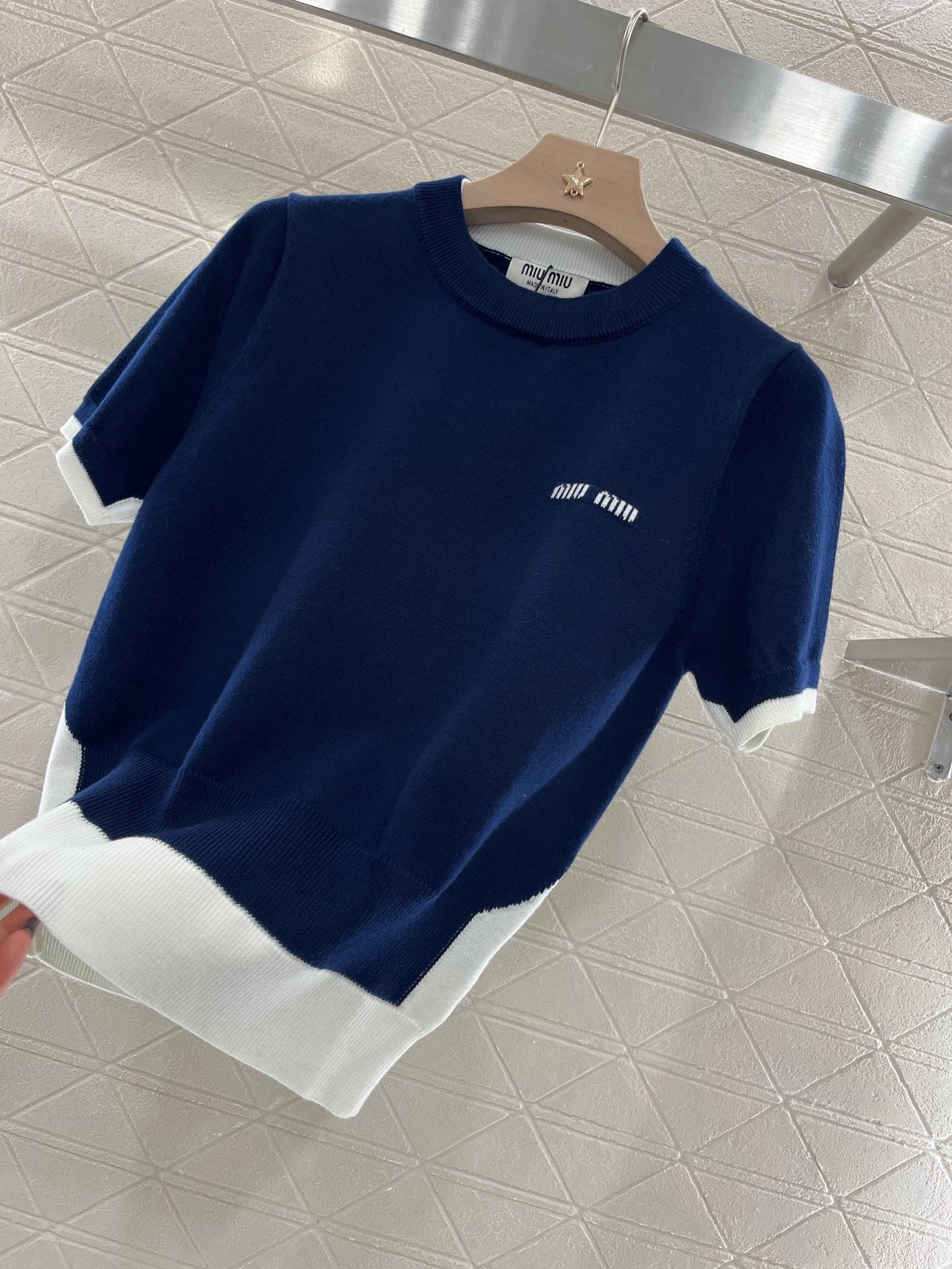 Strickoberteil mit Rundhalsausschnitt und kurzen Ärmeln