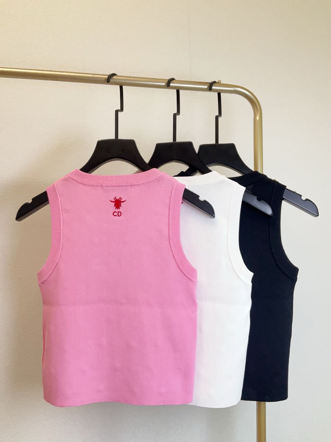 Gestrickte ärmellose Weste mit Rundhalsausschnitt