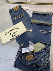 Straight jeans with ribbon design