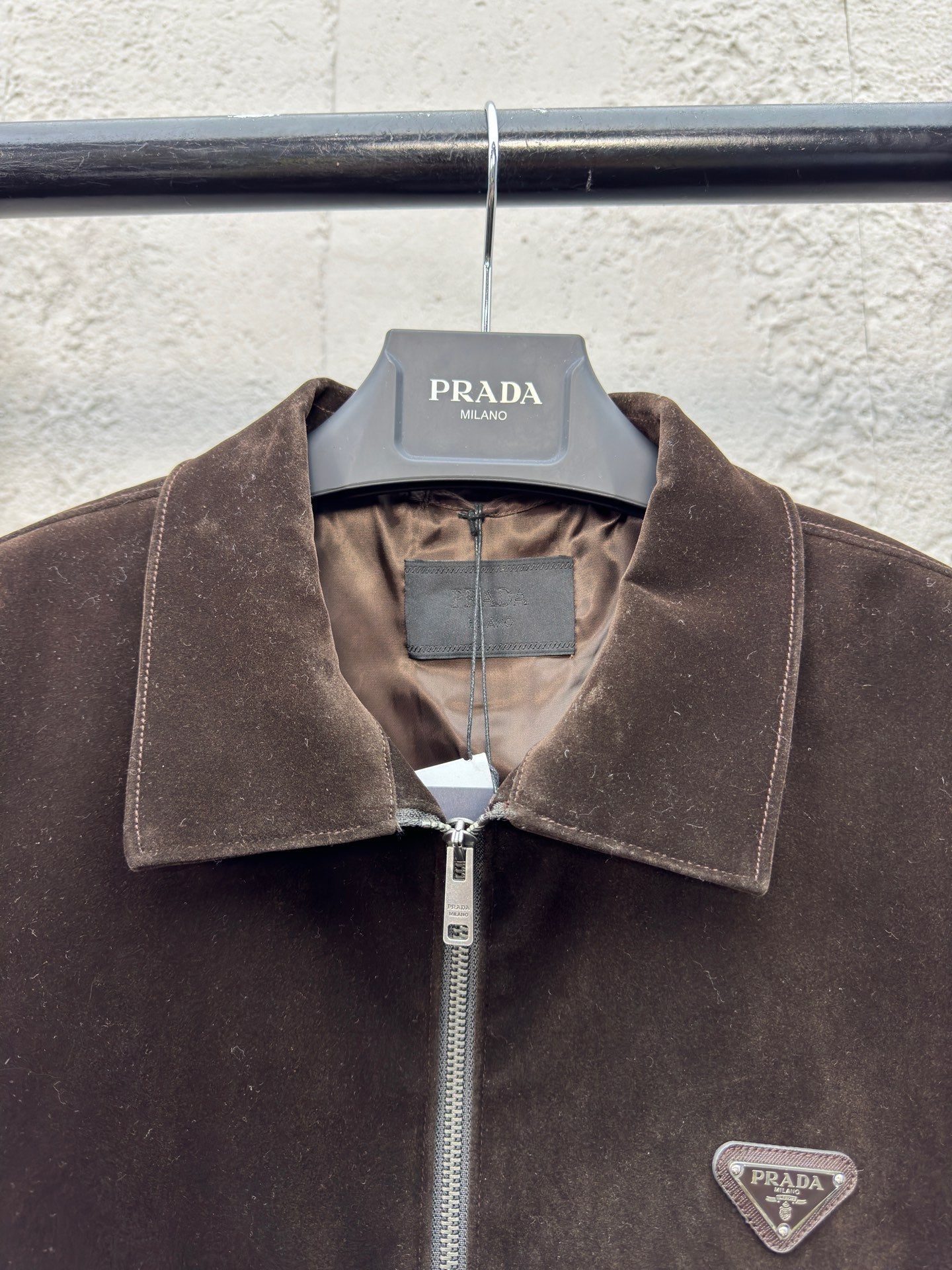 Veste en velours avec étiquette triangulaire