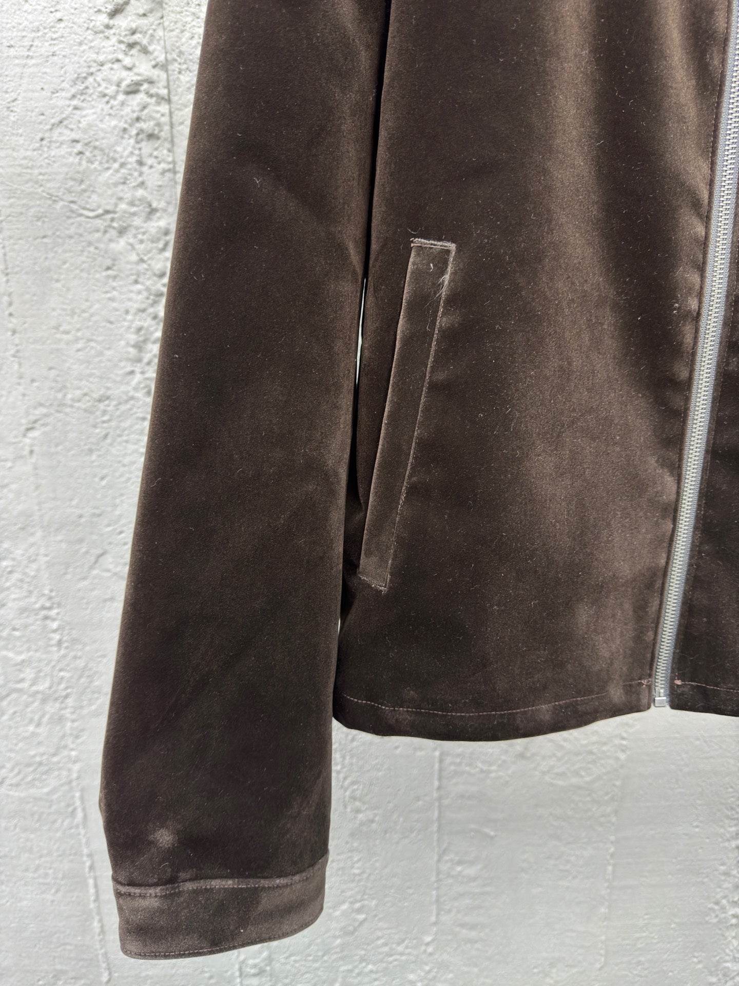 Veste en velours avec étiquette triangulaire