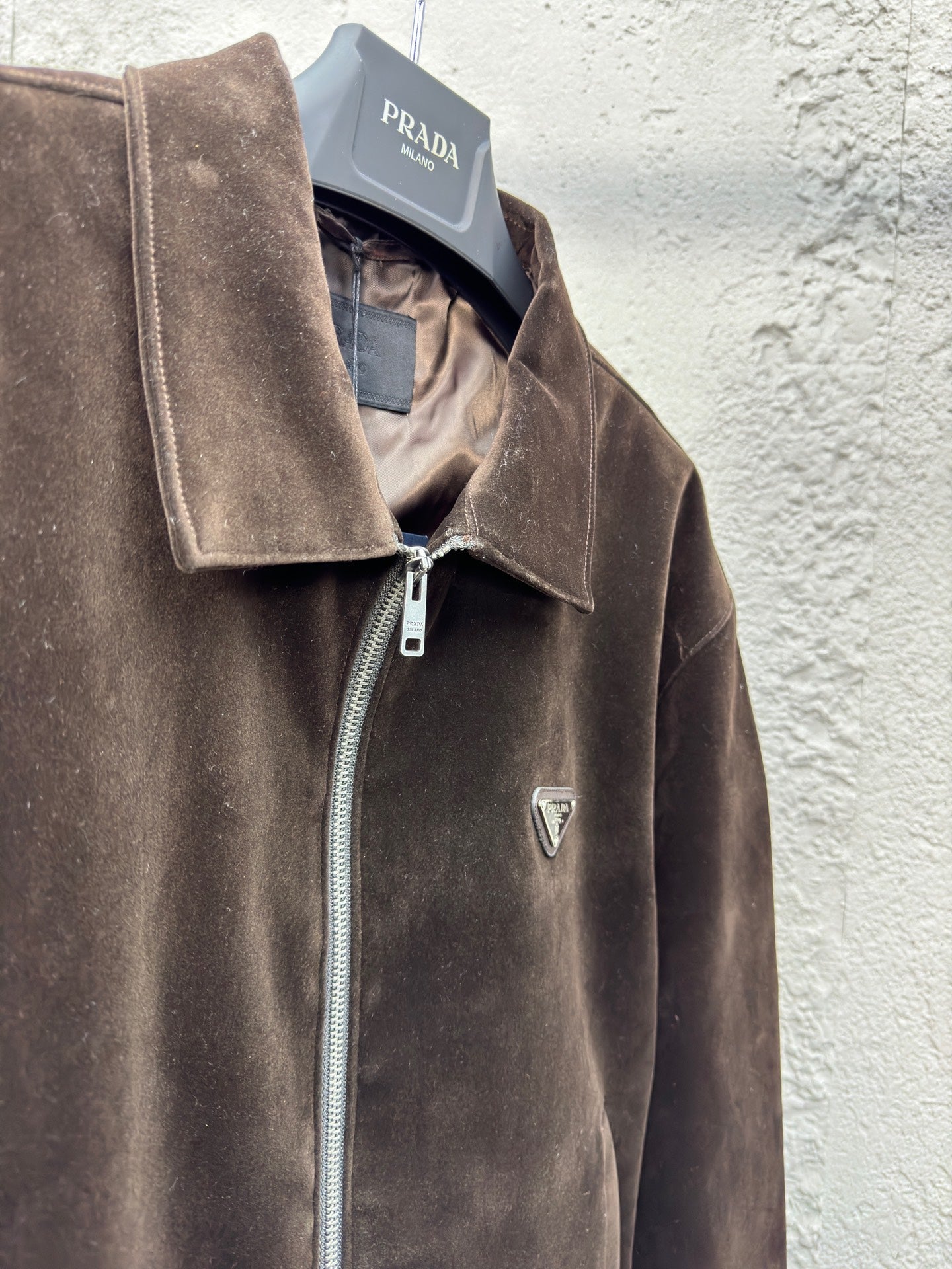 Veste en velours avec étiquette triangulaire