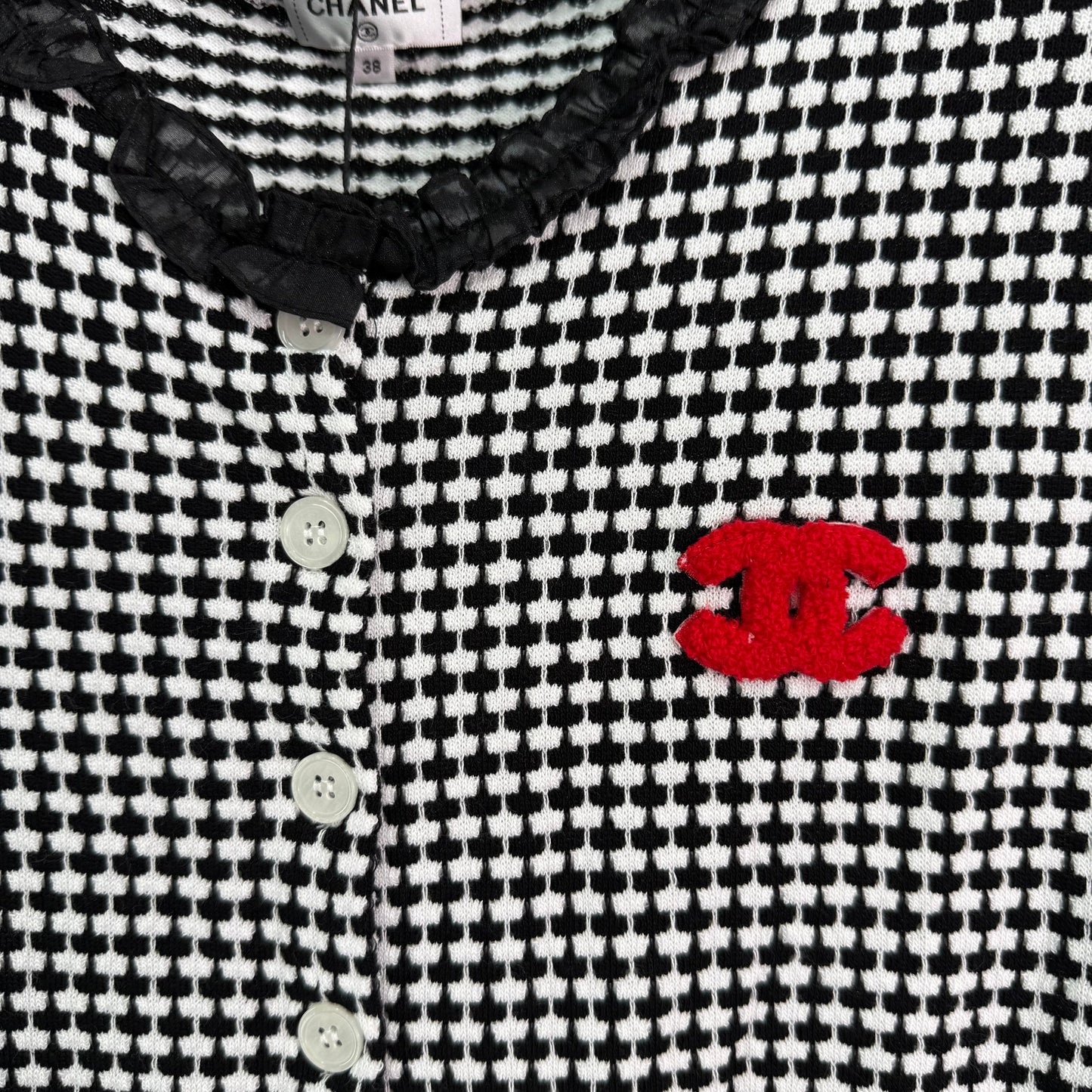 Kurzärmlige Strickjacke mit Hahnentrittmuster