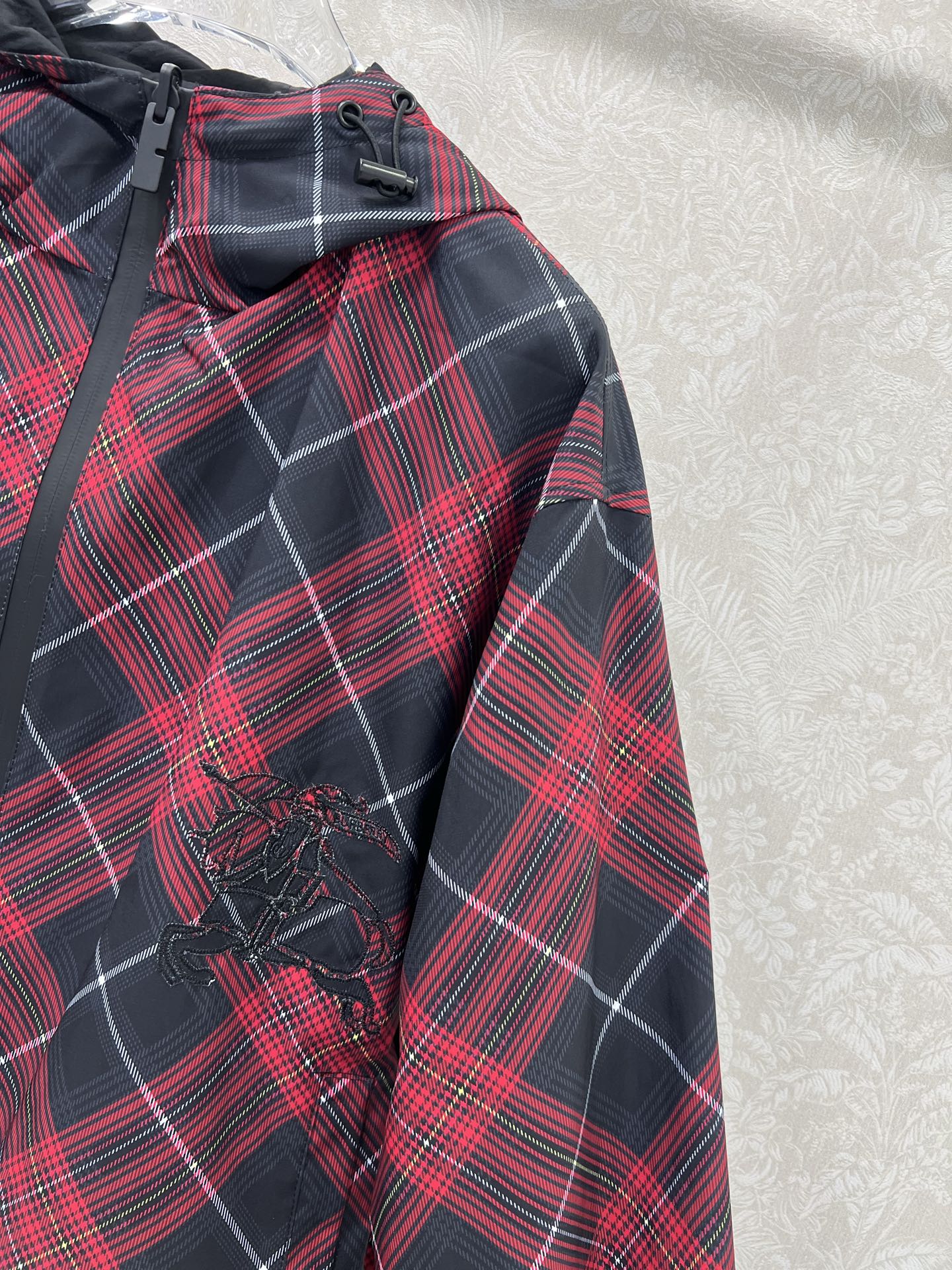 Veste réversible en laine jacquard à capuche et fermeture éclair