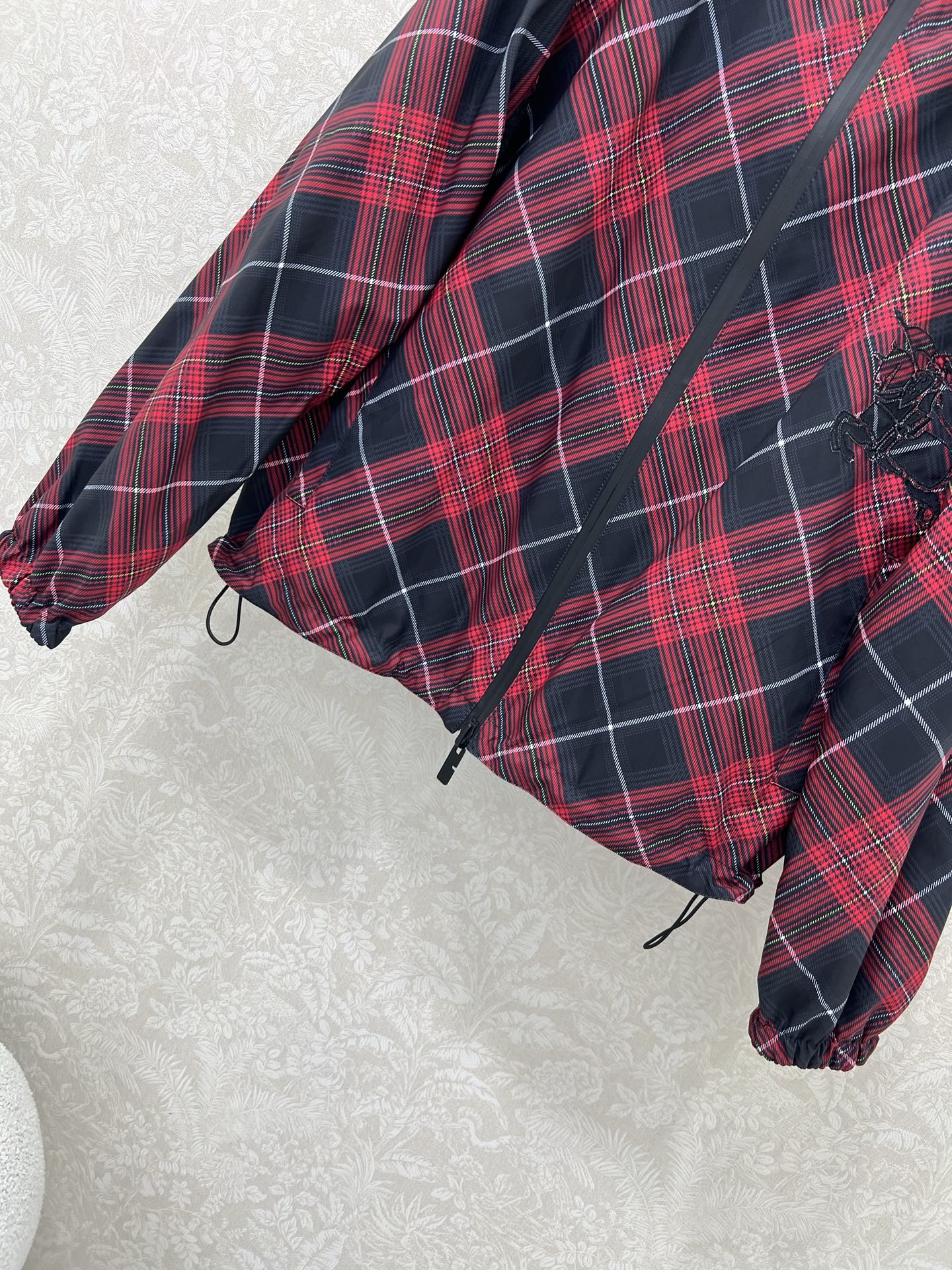 Veste réversible en laine jacquard à capuche et fermeture éclair