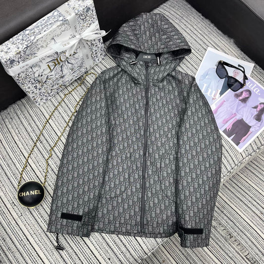 Wendbare Jacquard-Wolljacke mit Kapuze und Reißverschluss