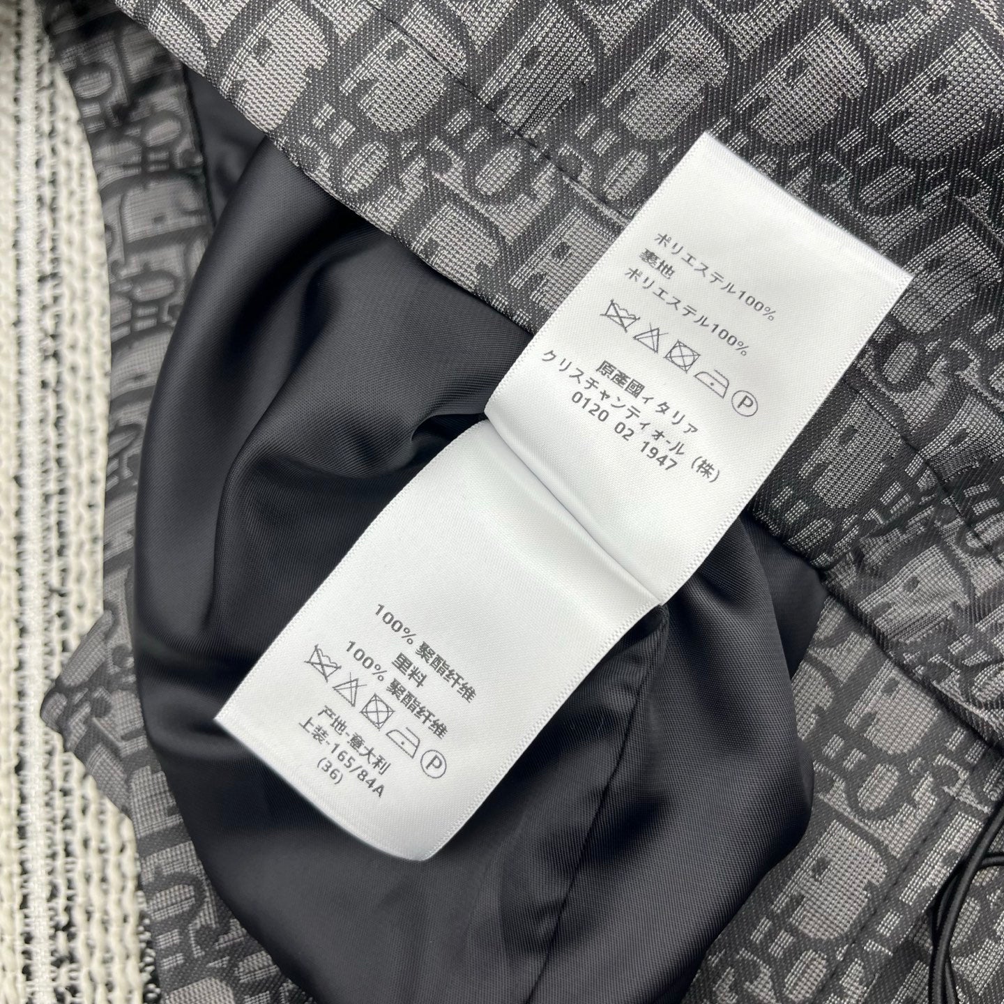 Wendbare Jacquard-Wolljacke mit Kapuze und Reißverschluss