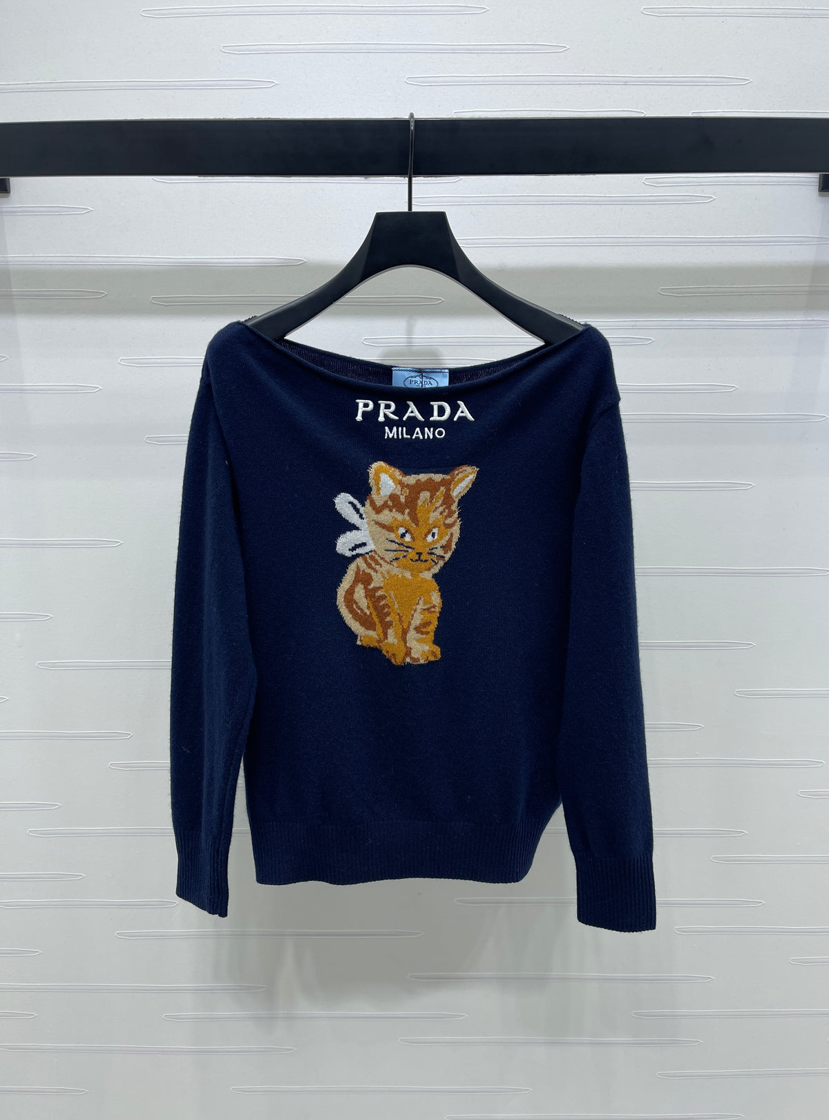 Cat pattern off-the-shoulder long-sleeved top
