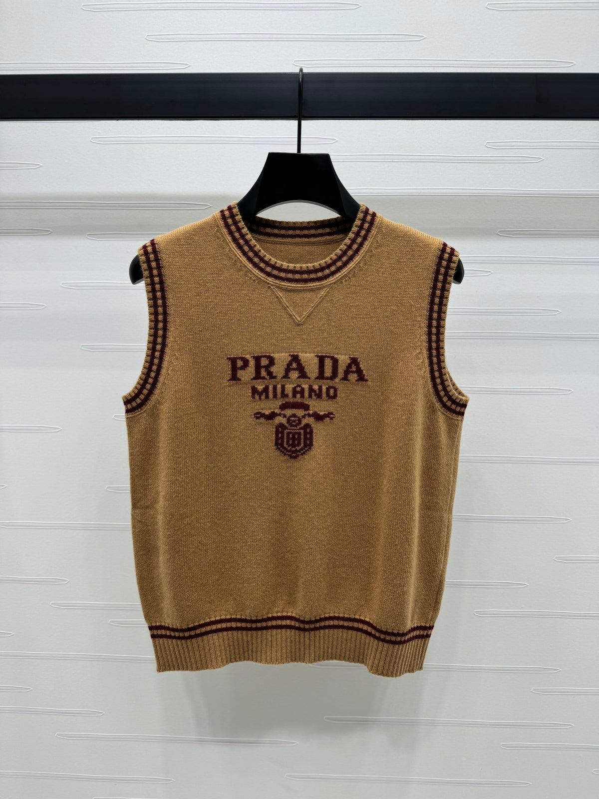 crew-neck knit vest