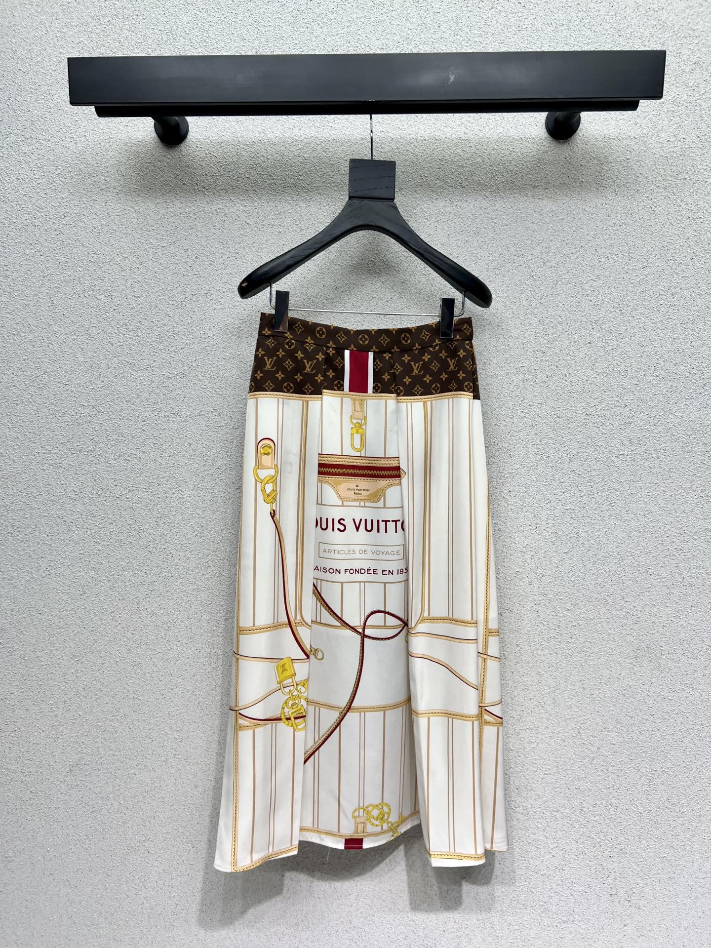 Set aus gewebter Jacke und Rock mit Karomuster