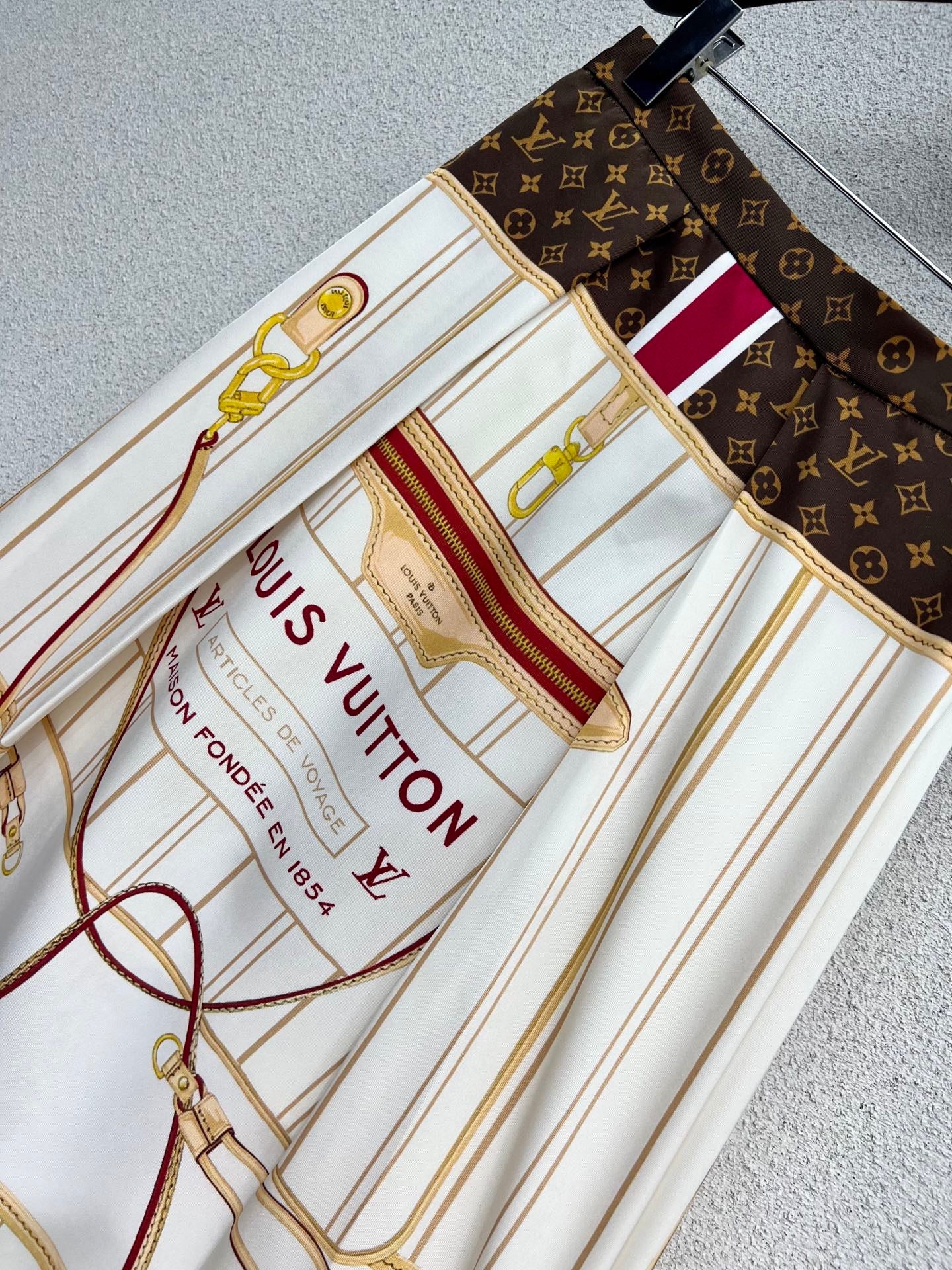 Set aus gewebter Jacke und Rock mit Karomuster