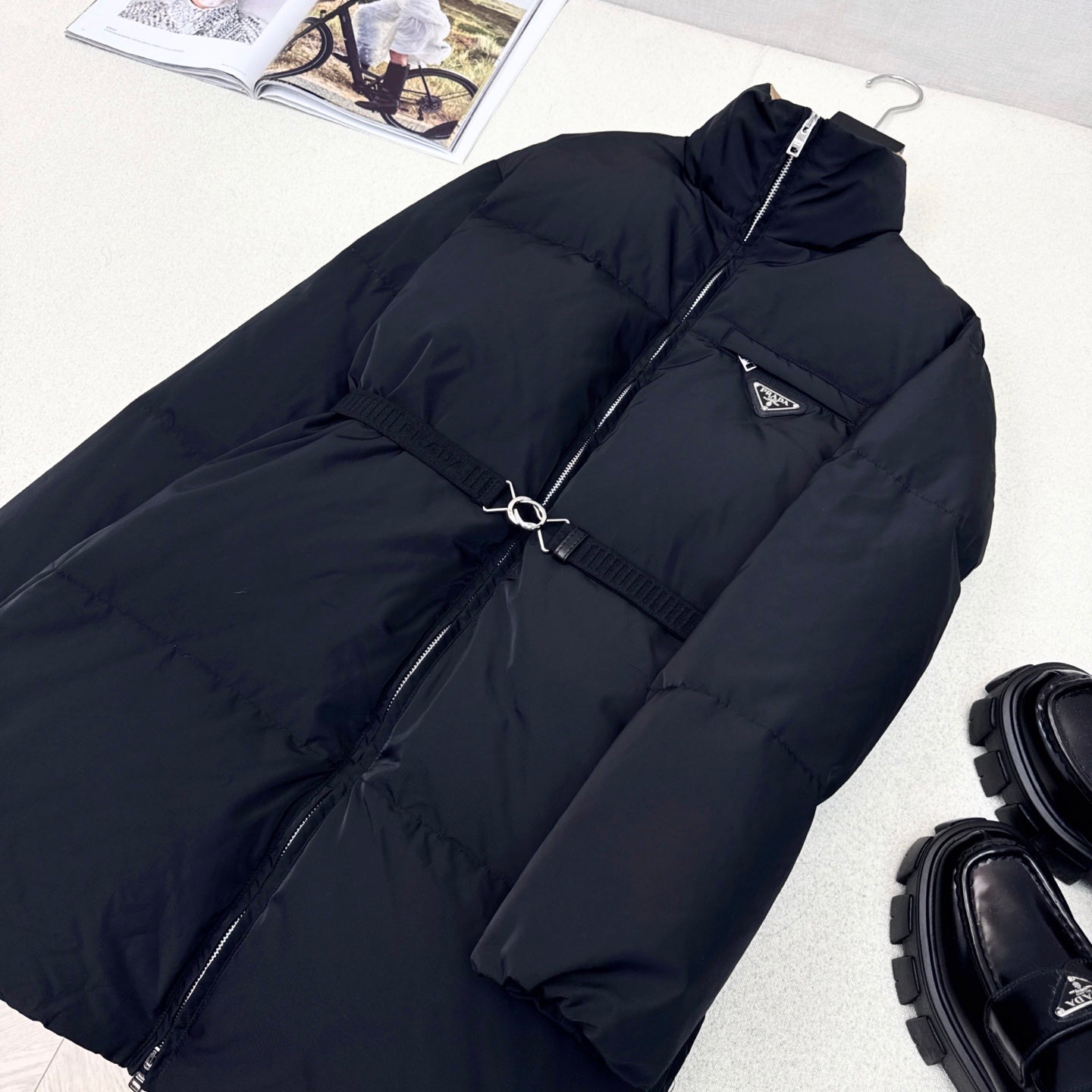 Mid-length down jacket with stand-up collar and triangle