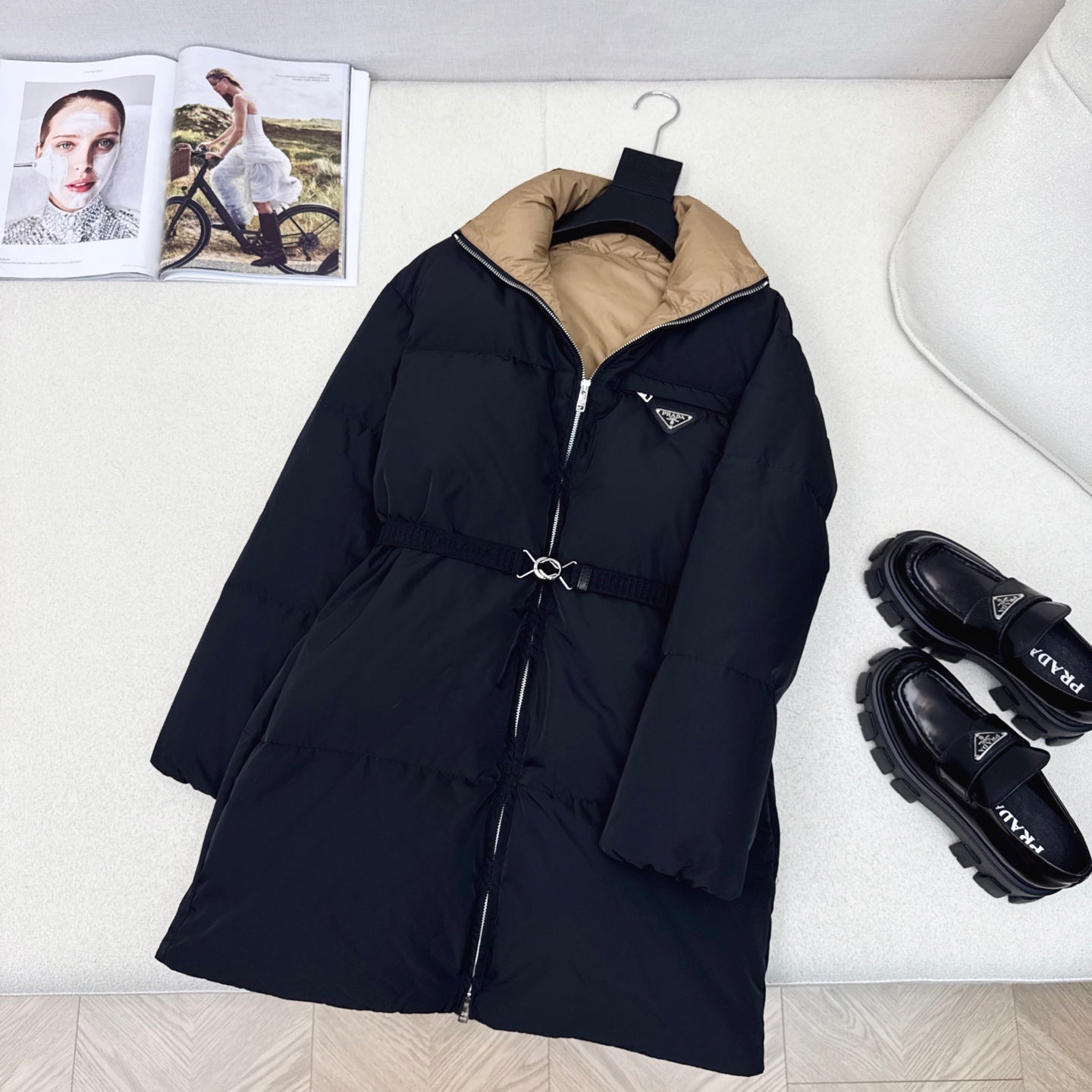 Mid-length down jacket with stand-up collar and triangle