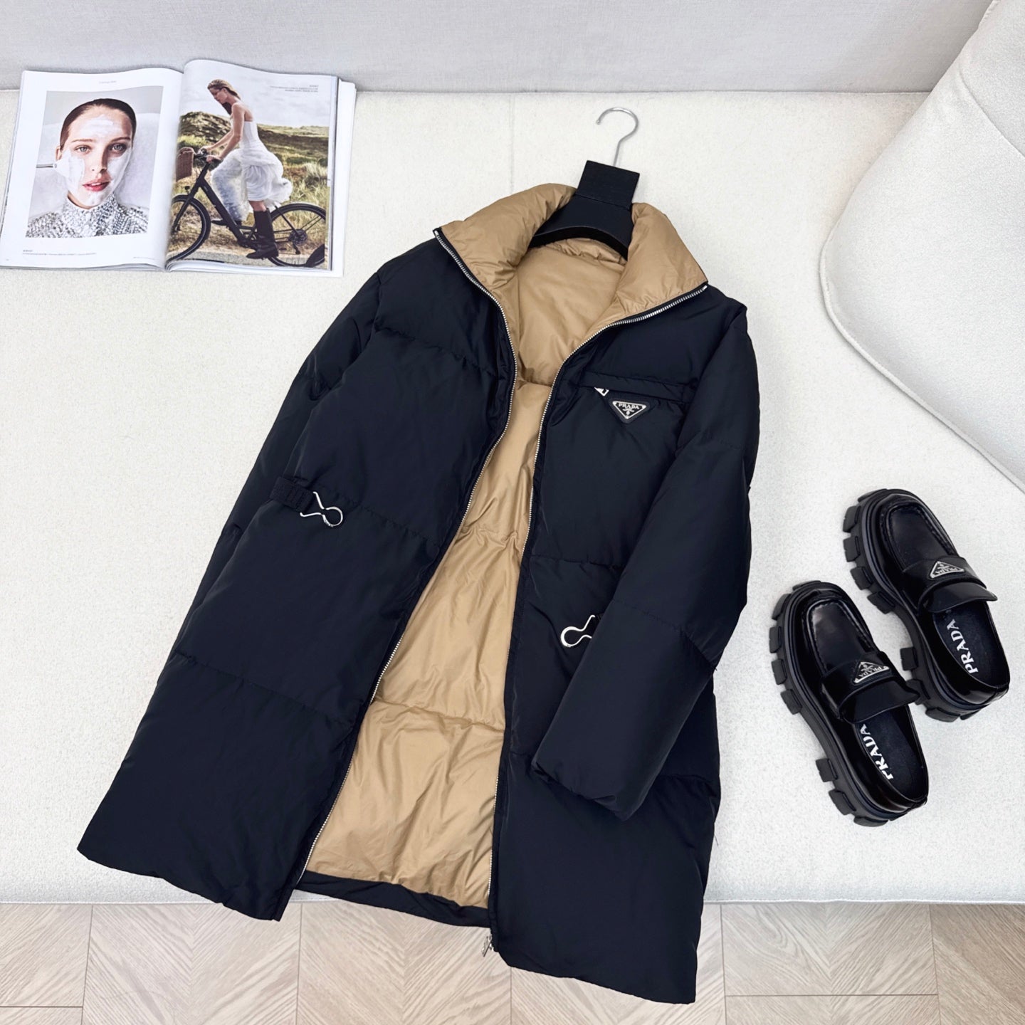 Mid-length down jacket with stand-up collar and triangle