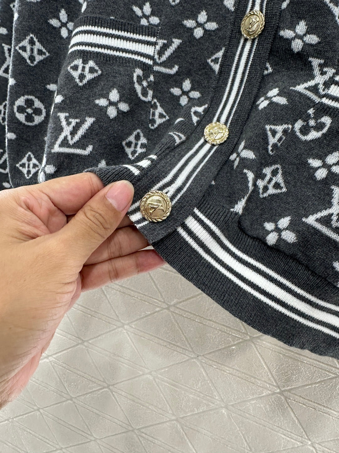 Kaschmir-Cardigan mit Schultütenknopf