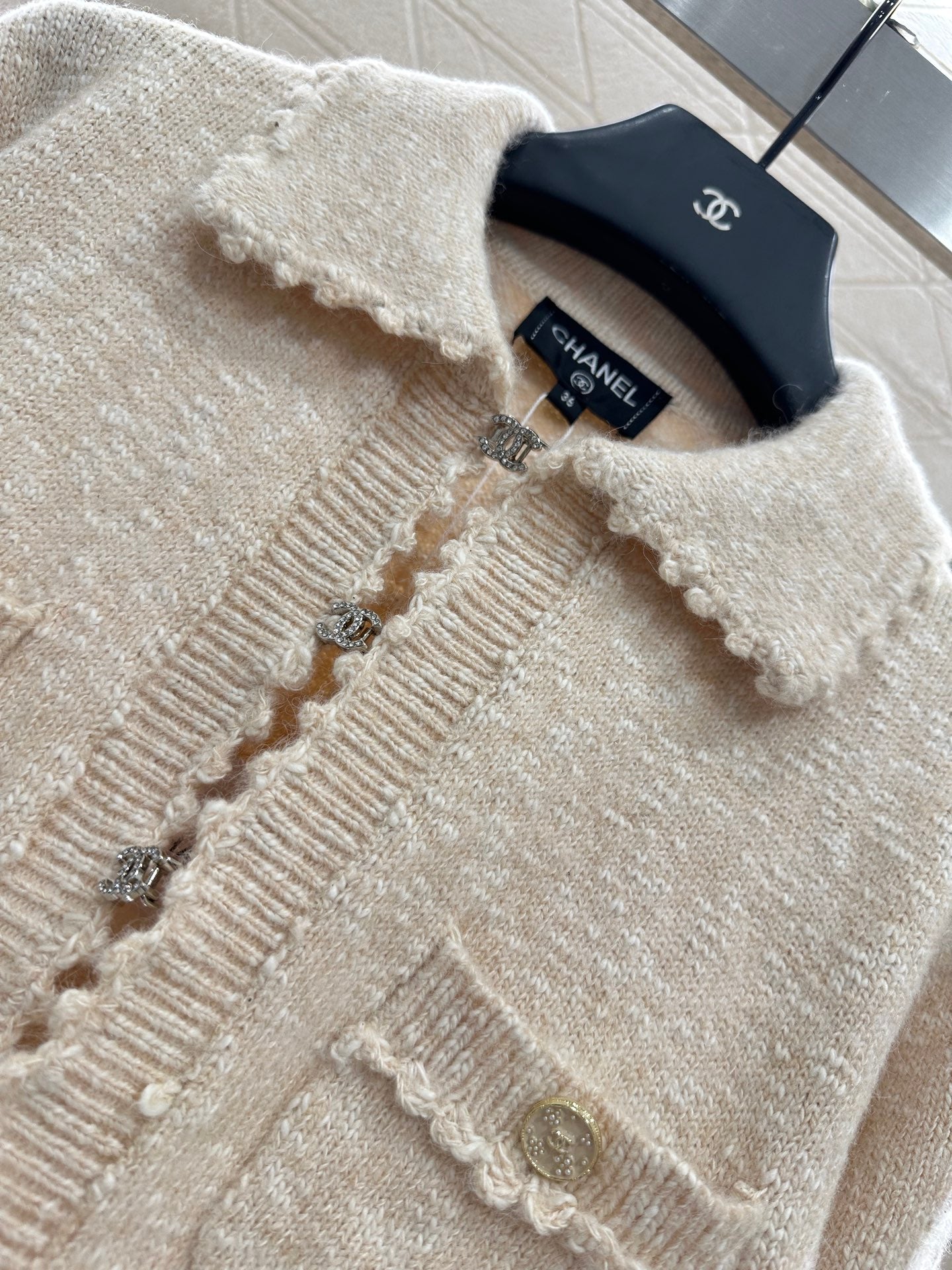 Cardigan en cachemire avec bouton cartable