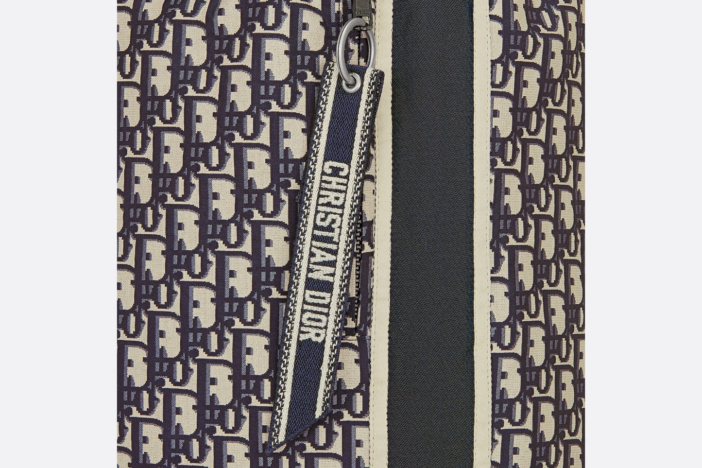 blaue bedruckte Shorts