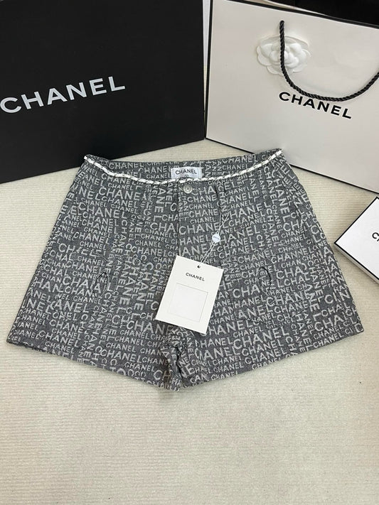 Short imprimé all over avec poches découpées