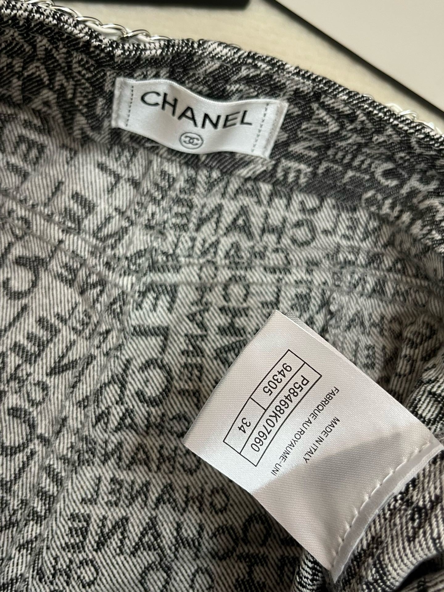 Short imprimé all over avec poches découpées