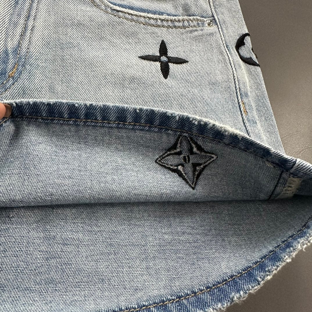 Neue bedruckte, bestickte Jeansshorts