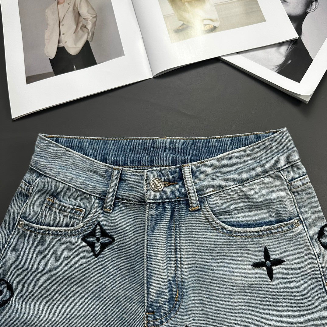 Neue bedruckte, bestickte Jeansshorts