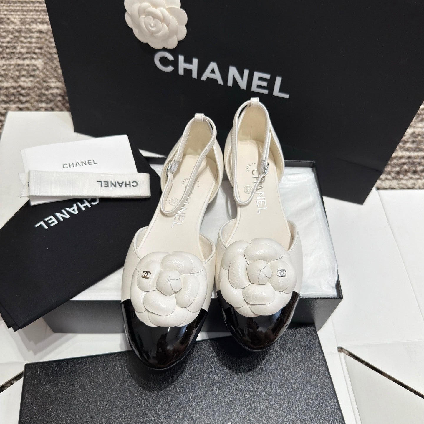 Ballerines bicolores à bride cheville Camellia 