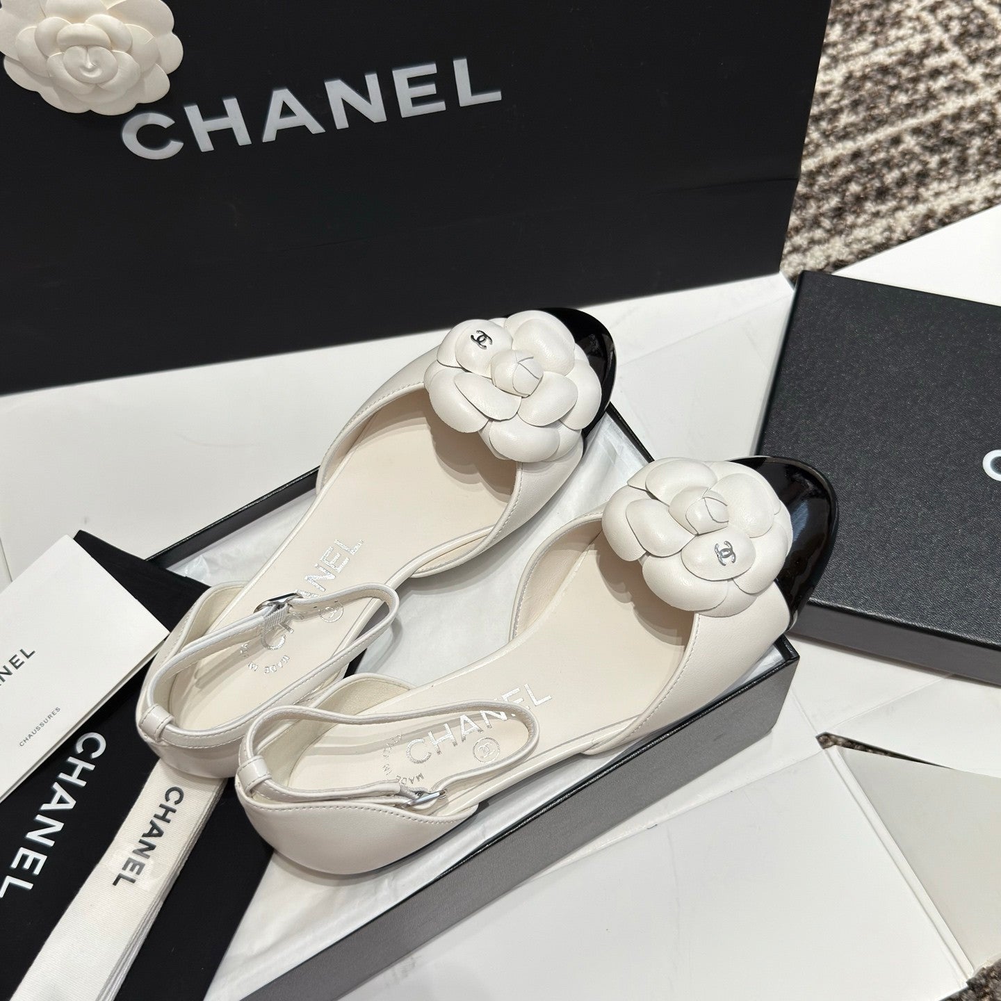 Ballerines bicolores à bride cheville Camellia 