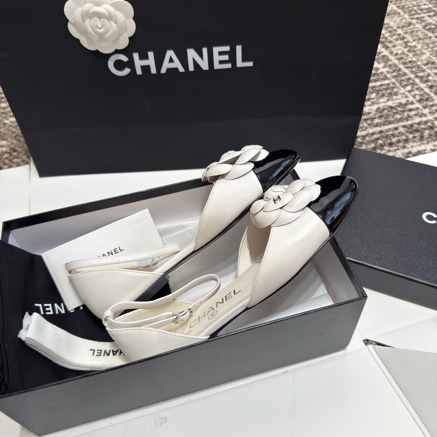 Ballerines bicolores à bride cheville Camellia 