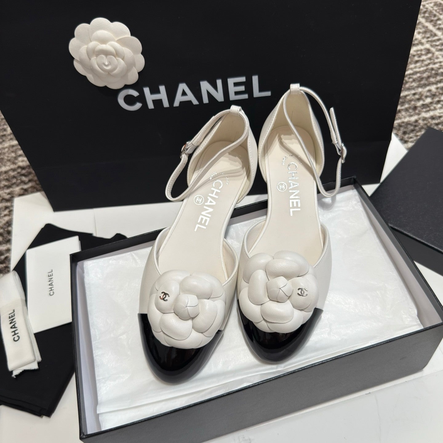 Ballerines bicolores à bride cheville Camellia 