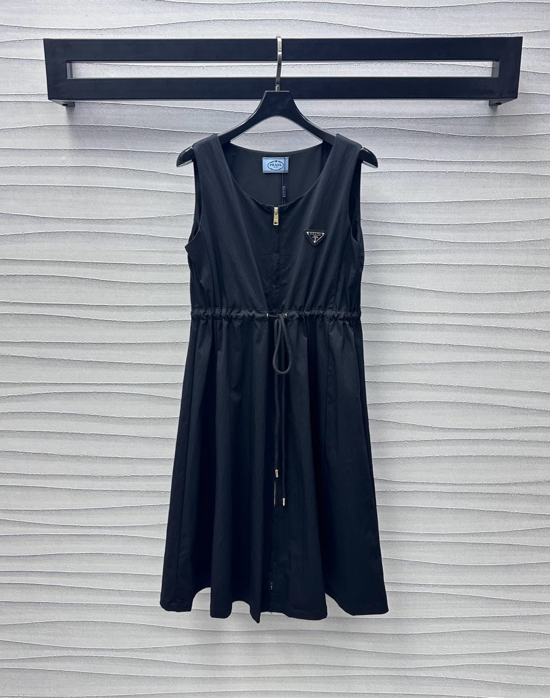 Robes mi-longues sans manches à taille avec cordon de serrage 