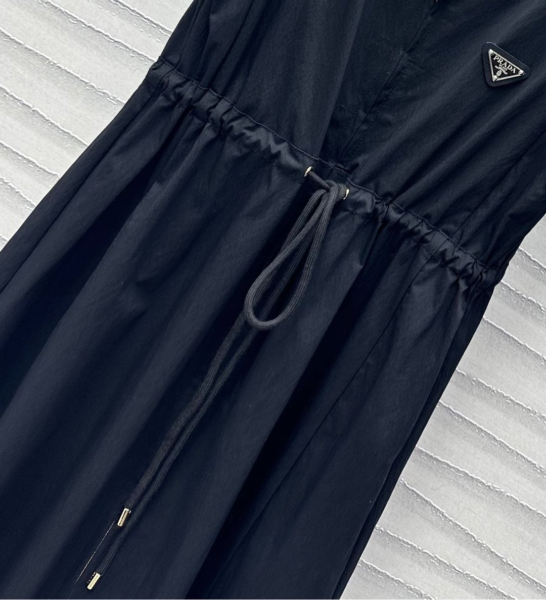 Robes mi-longues sans manches à taille avec cordon de serrage 